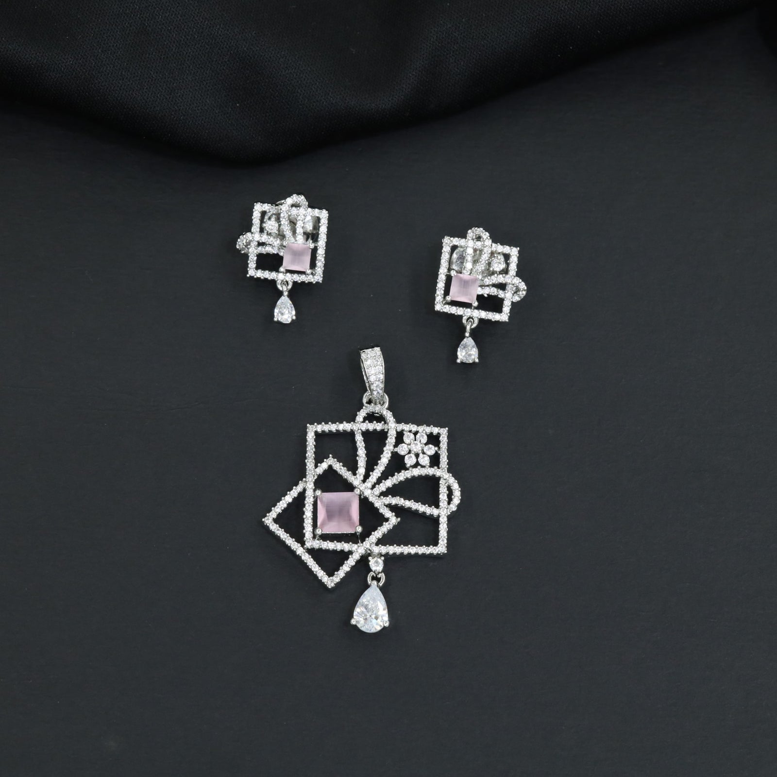 Contemporary square frame pendant set with flowing swirl construction