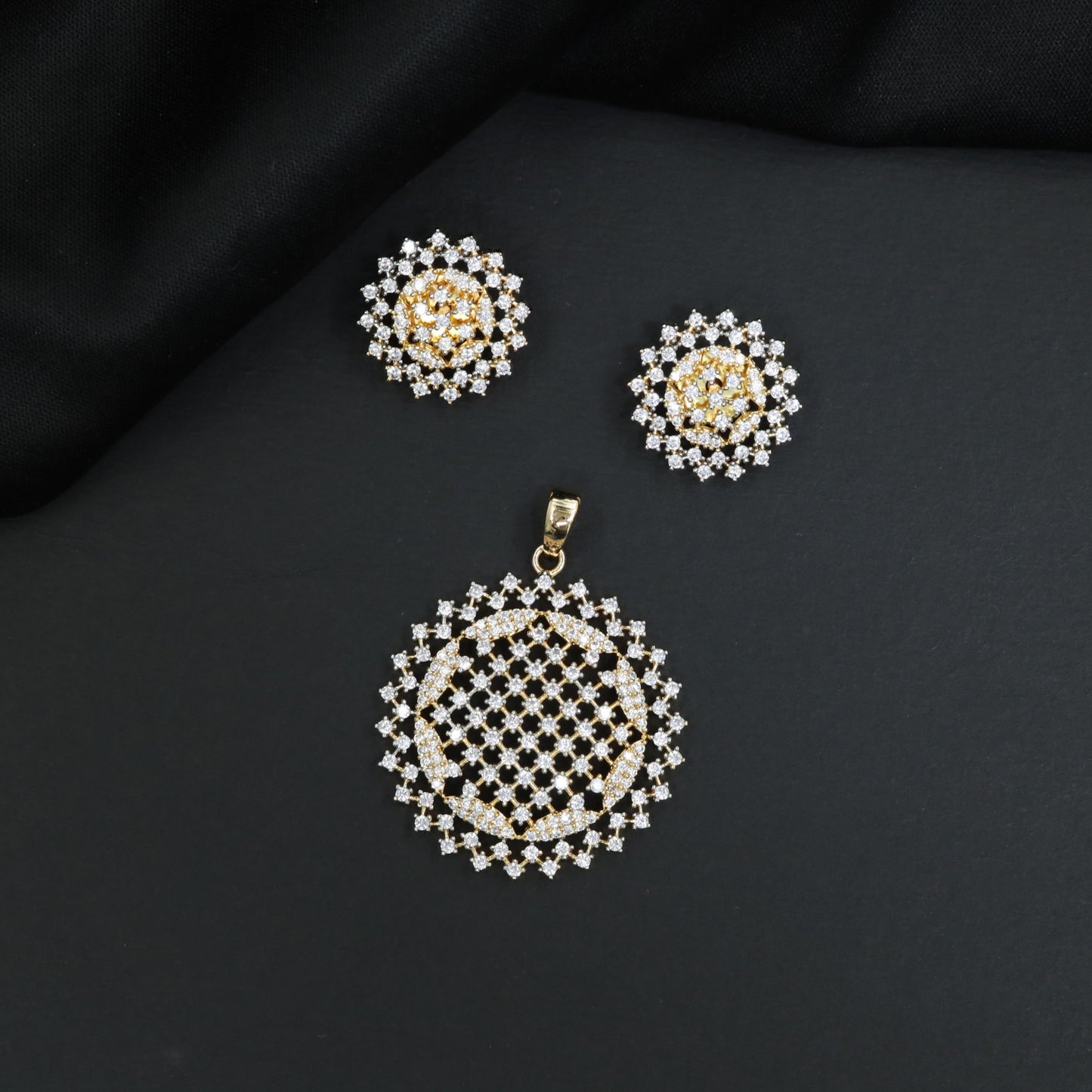 Contemporary Round Pendant Set with Structured Lattice Design