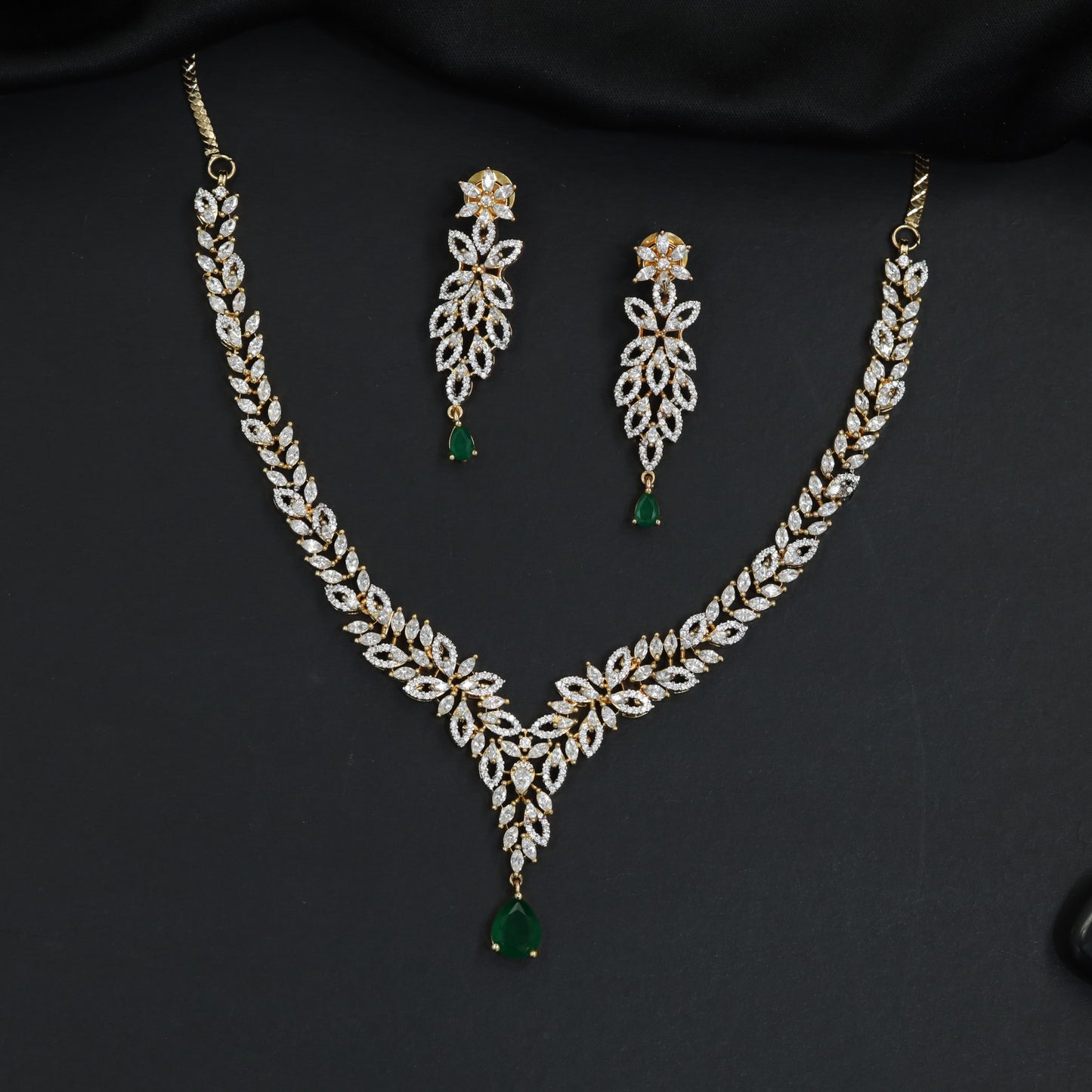 Curated edit GJ necklace set with graceful V-shaped formation