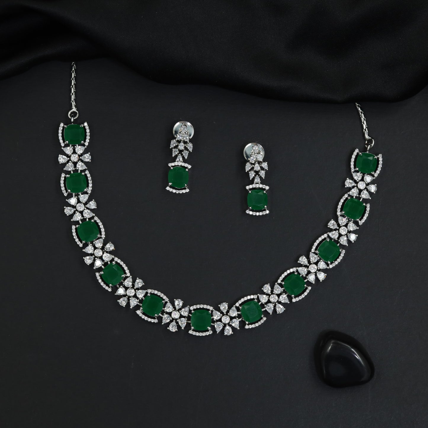 Rosette link rhodium necklace set with coordinated drop earrings