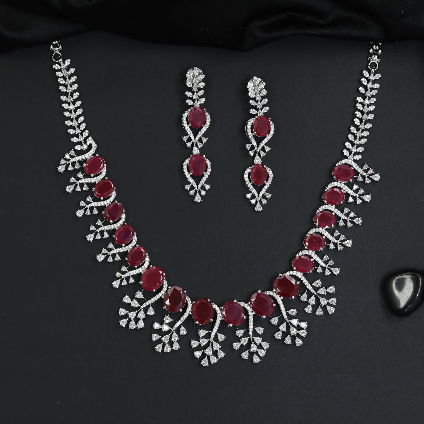 Sculptural collar rhodium necklace set with dimensional drop formation