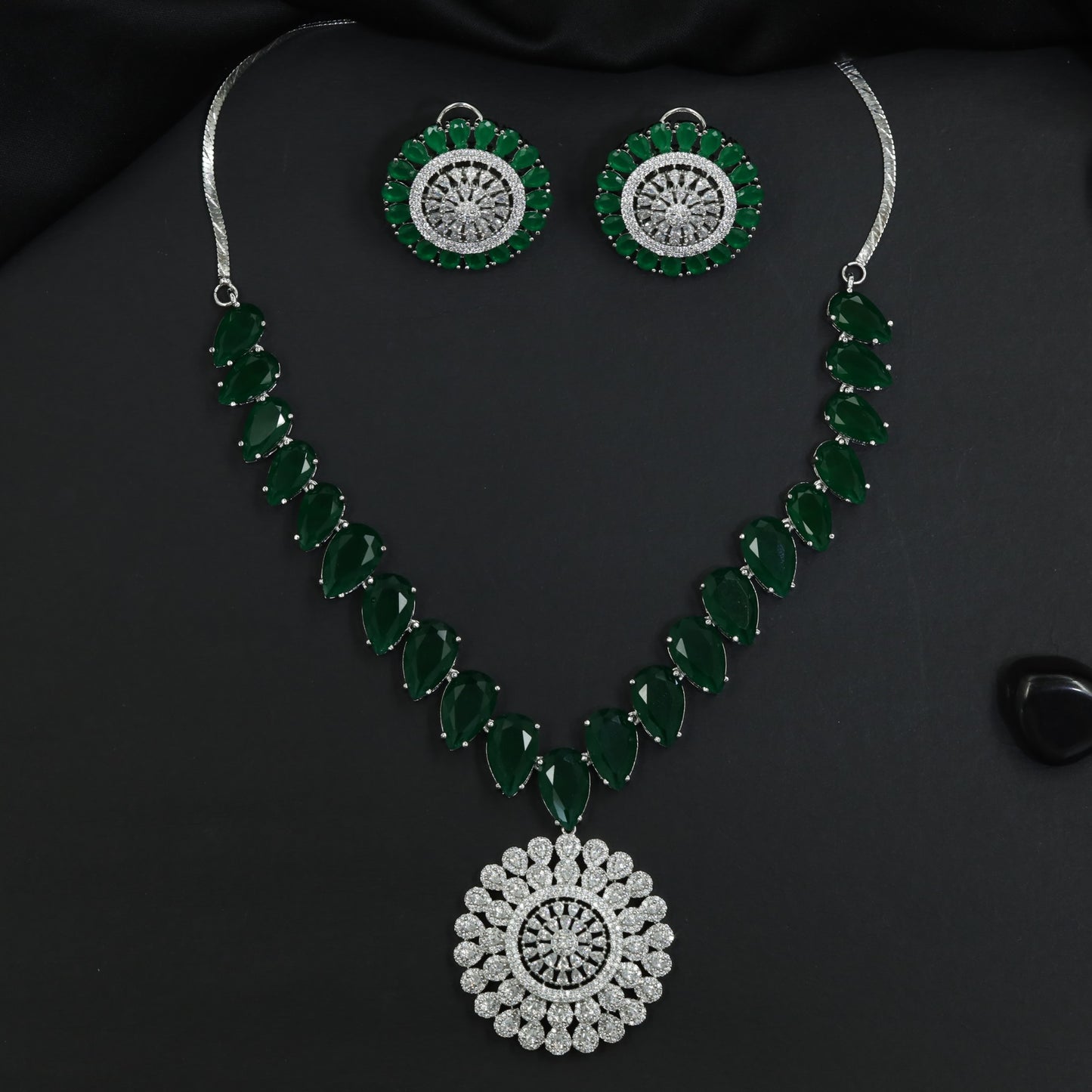 Medallion pendant GJ necklace set with graduated beadwork silhouette