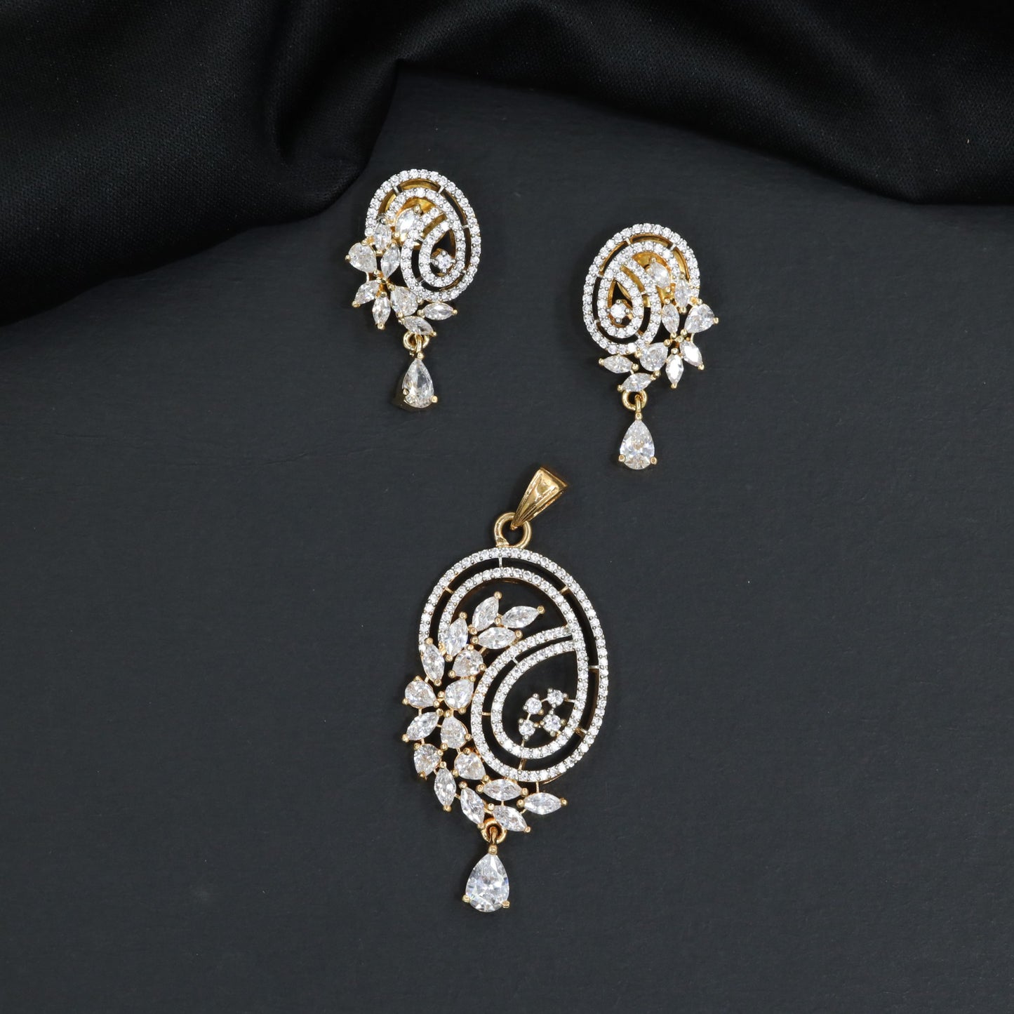 Botanical Paisley Pendant Set with Floral Detailing