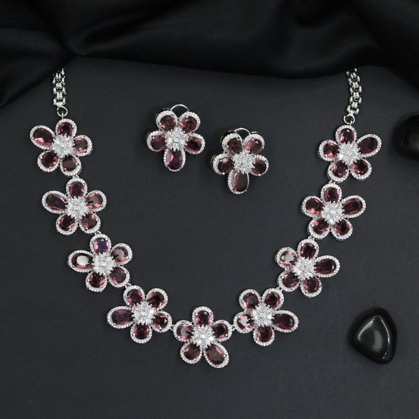 Daisy bloom rhodium necklace set with coordinated floral earrings