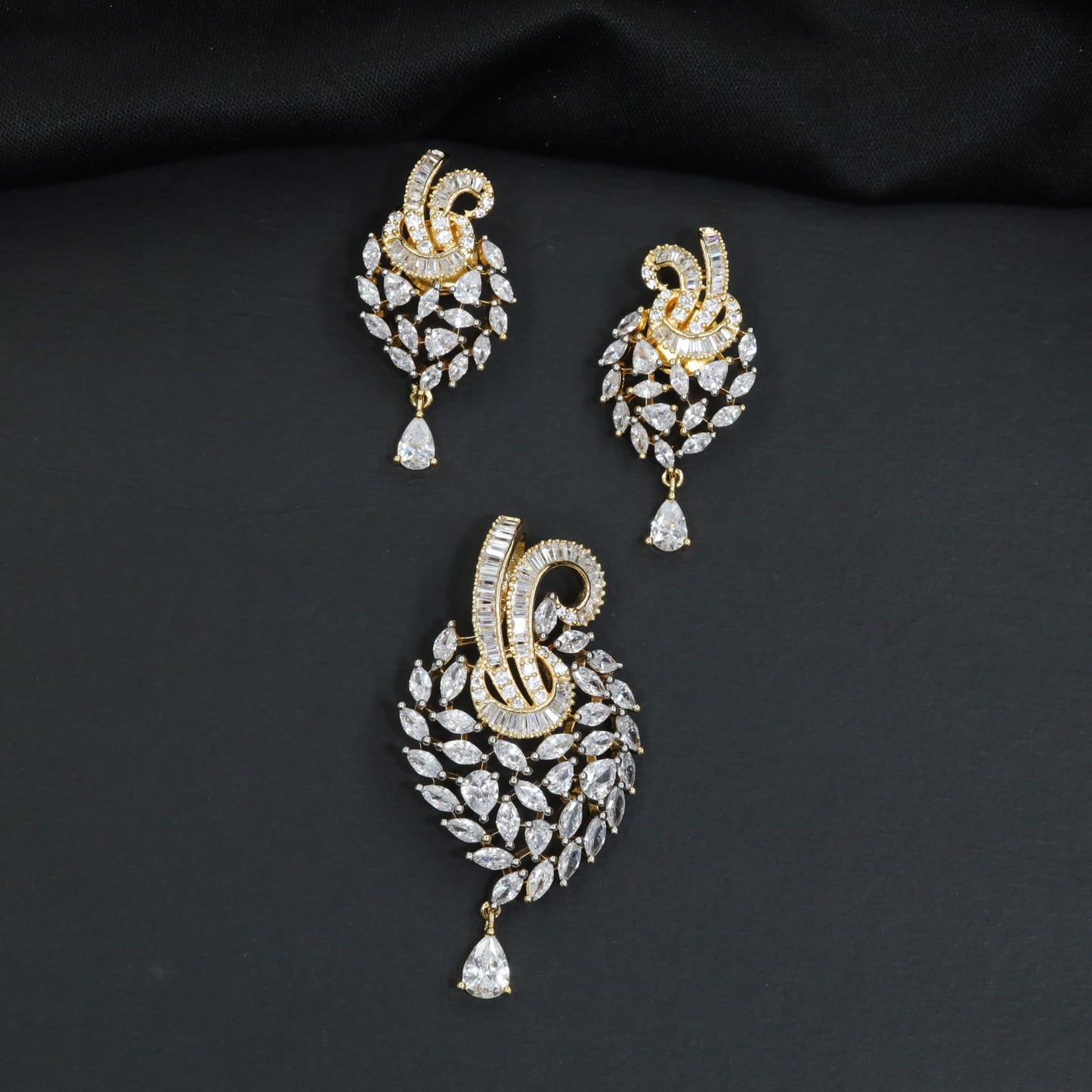 Designer Pendant Set with Curved Openwork Craftsmanship
