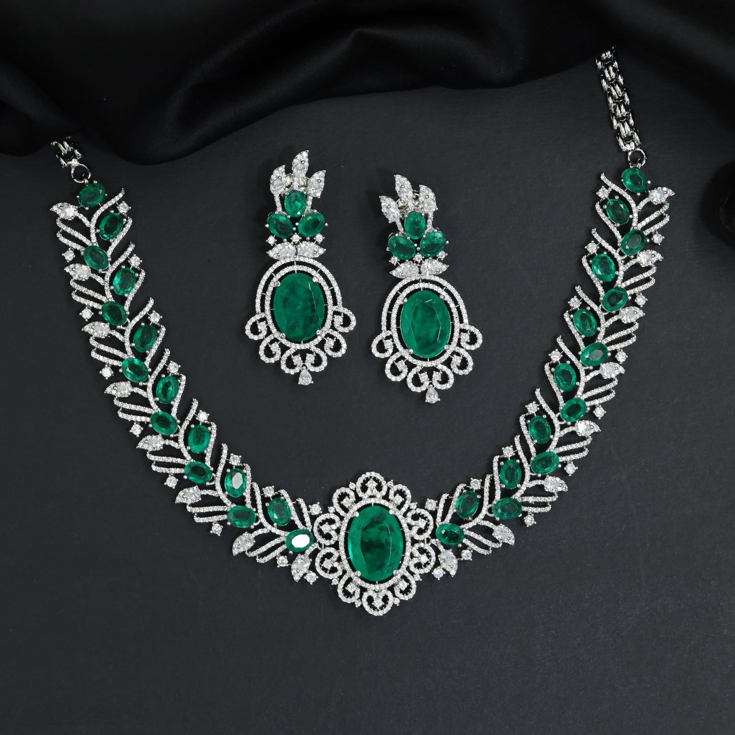 Heirloom Leaf Vine Rhodium Necklace Set with Floral Medallion Centrepiece