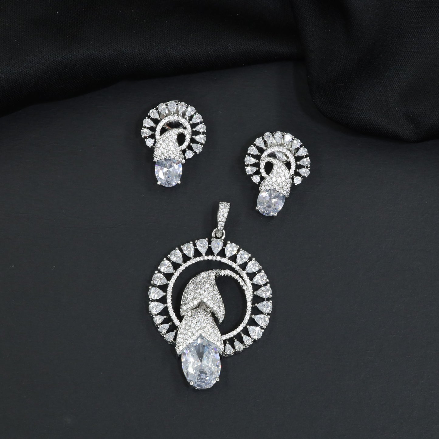 Decorative Pendant Set with Swan Motif and Drop Accent