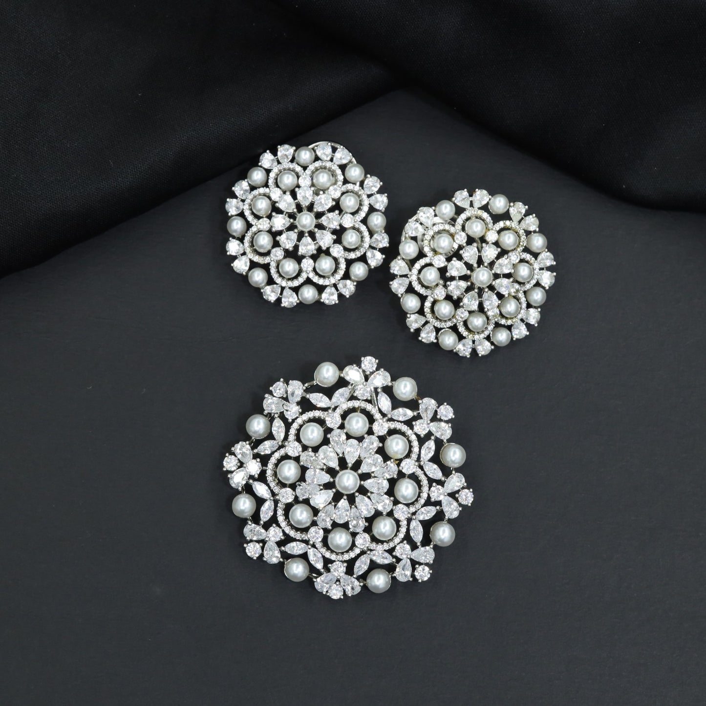 Pearl Floral Pendant Set with Openwork Design