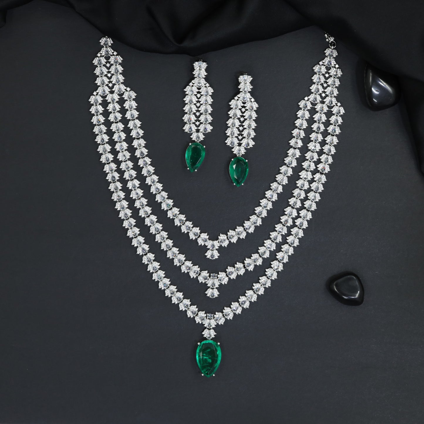 Classic delicate v shaped multi-chain rhodium long haara with long hanging earrings