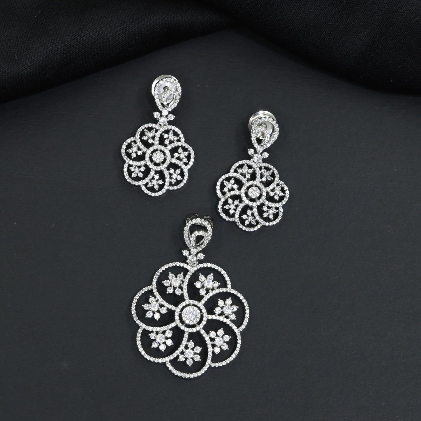 Floral Clover Pendant Set with Openwork Design