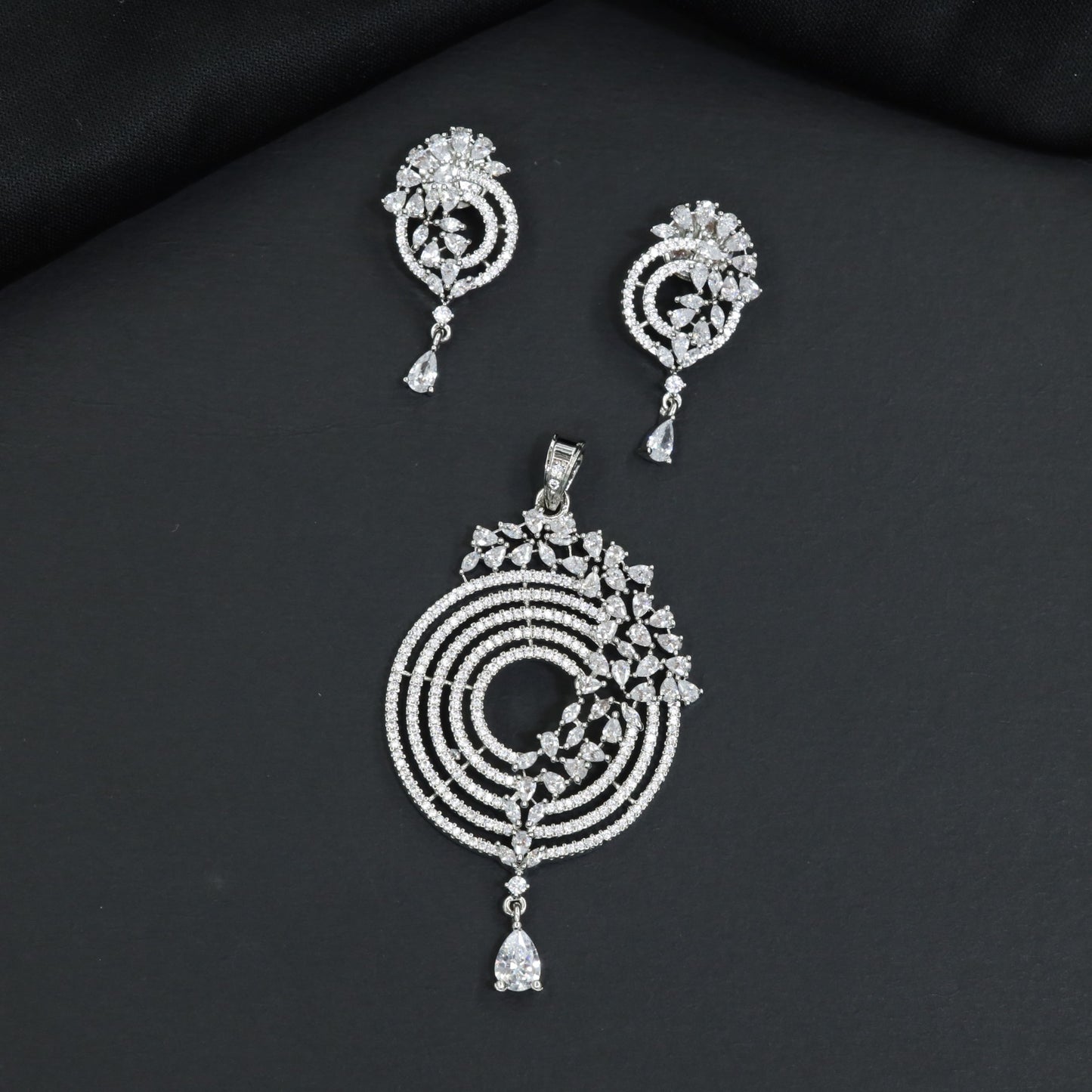 Designer Pendant Set with Floral Arrangement and Circular Frame