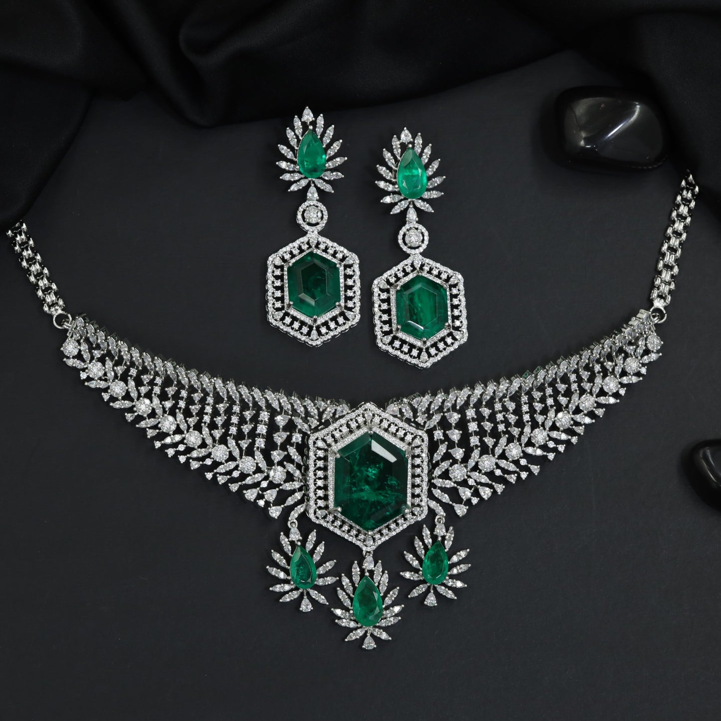 Shimmering halo trim collar rhodium Choker featuring small fan tops