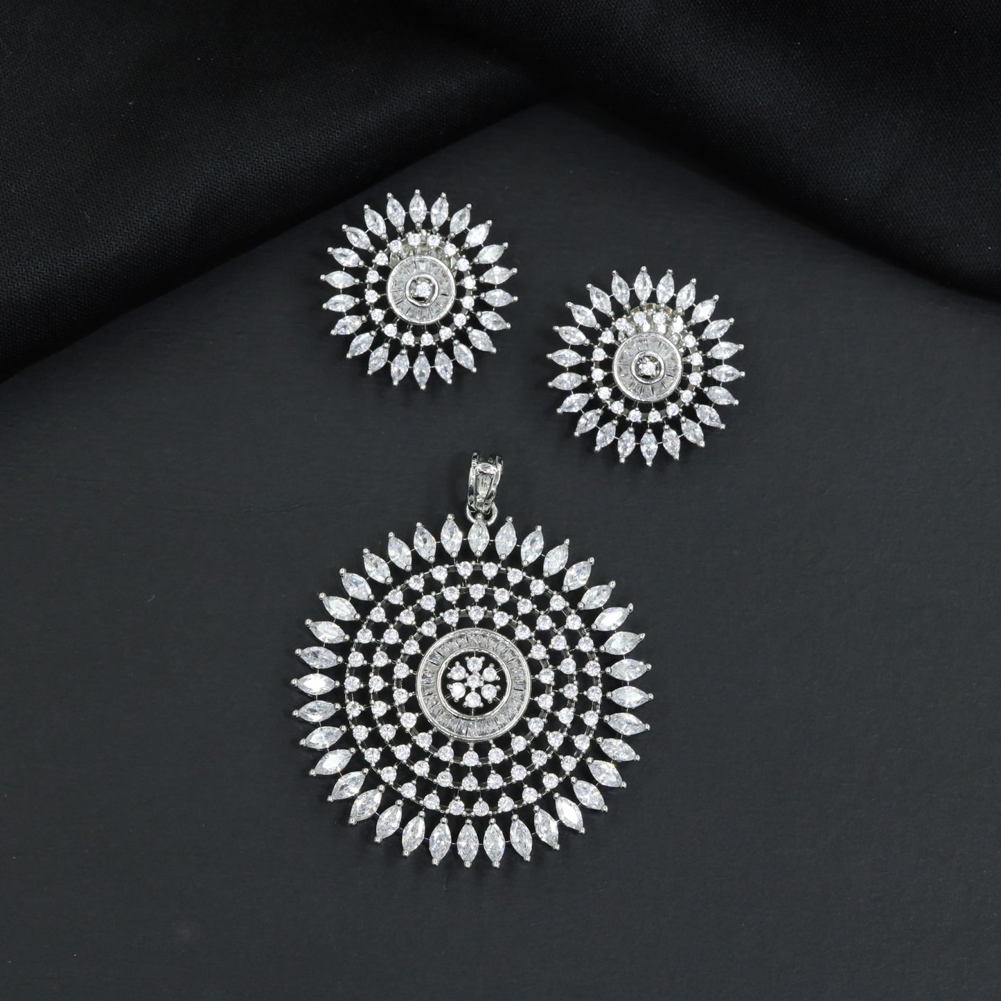 Festive Pendant Set with Sunburst Pattern and Matching Stud Earrings