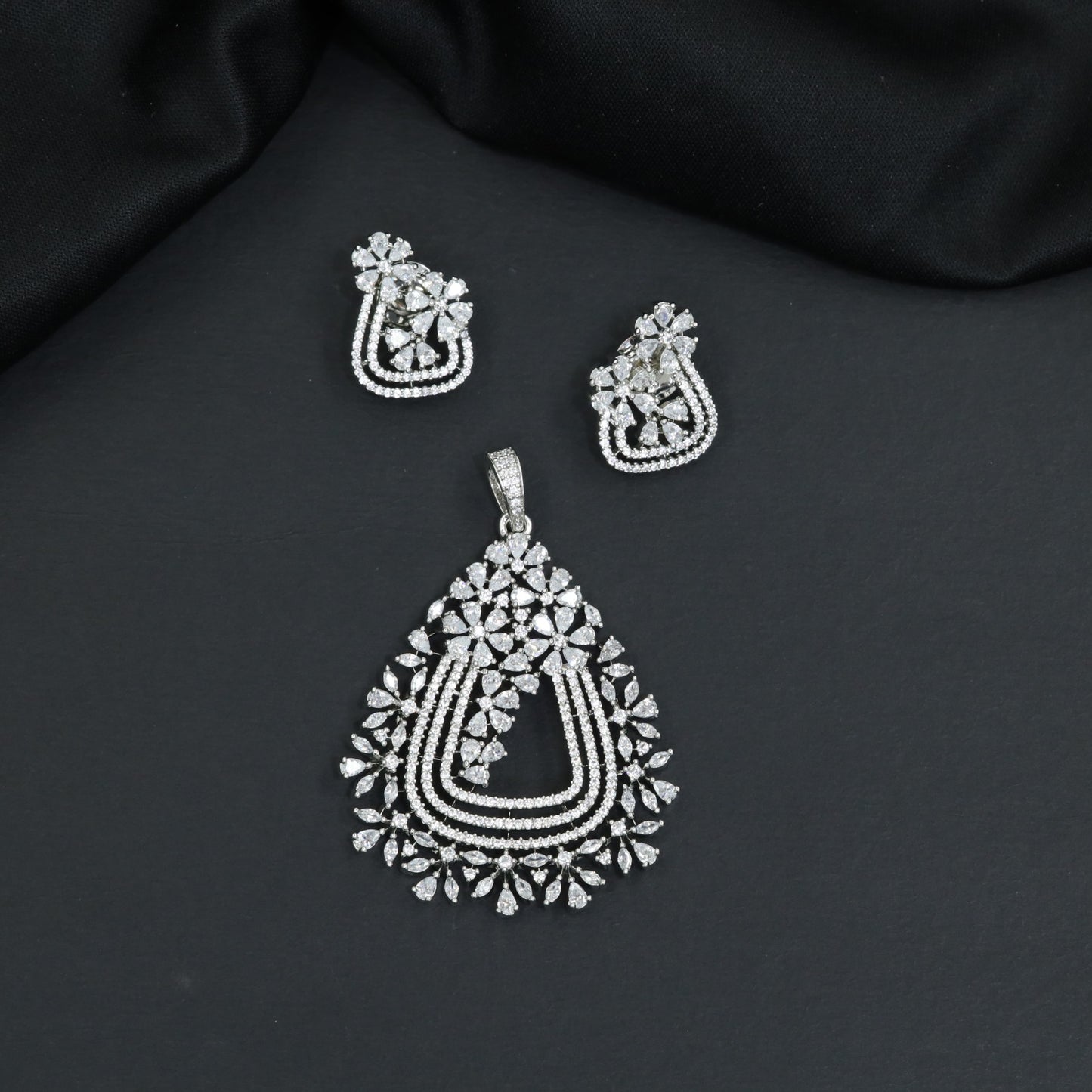 Designer Pendant Set with Floral Arrangement and Geometric Silhouette