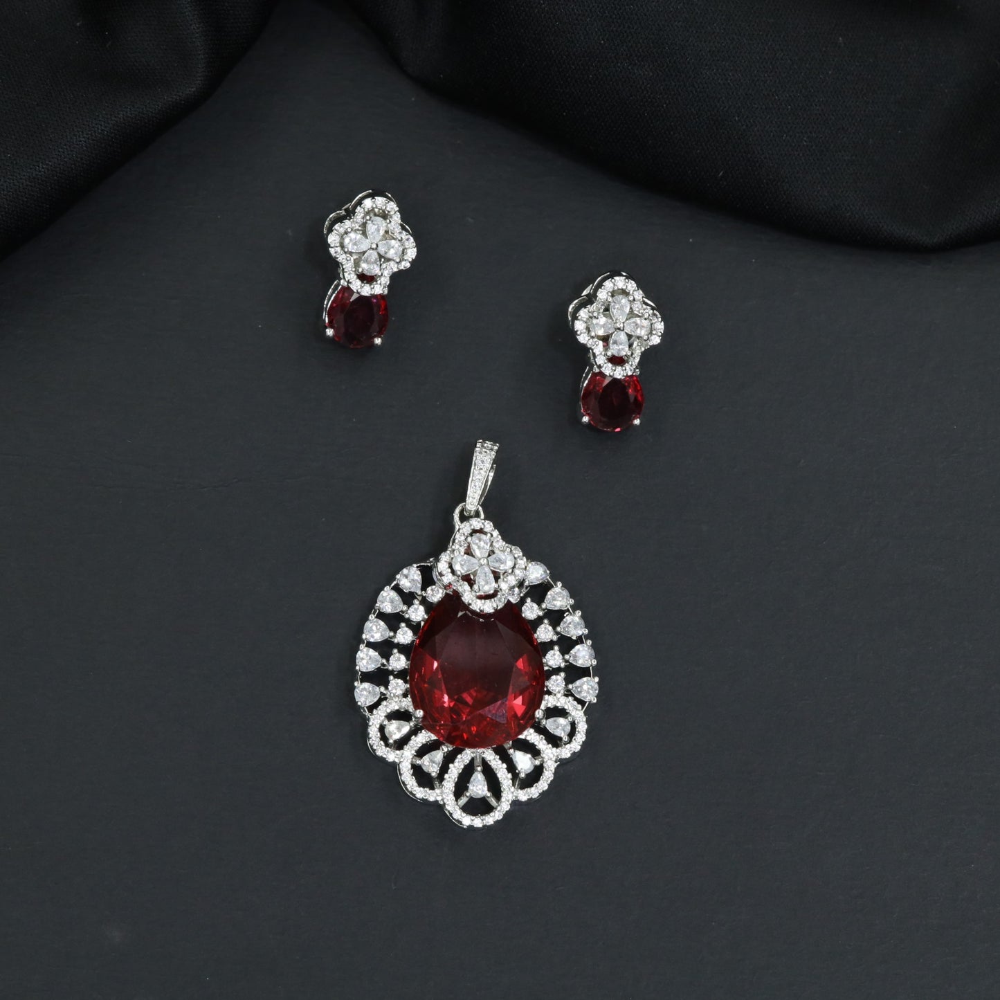Floral Pendant Set with Decorative Border and Drop Design