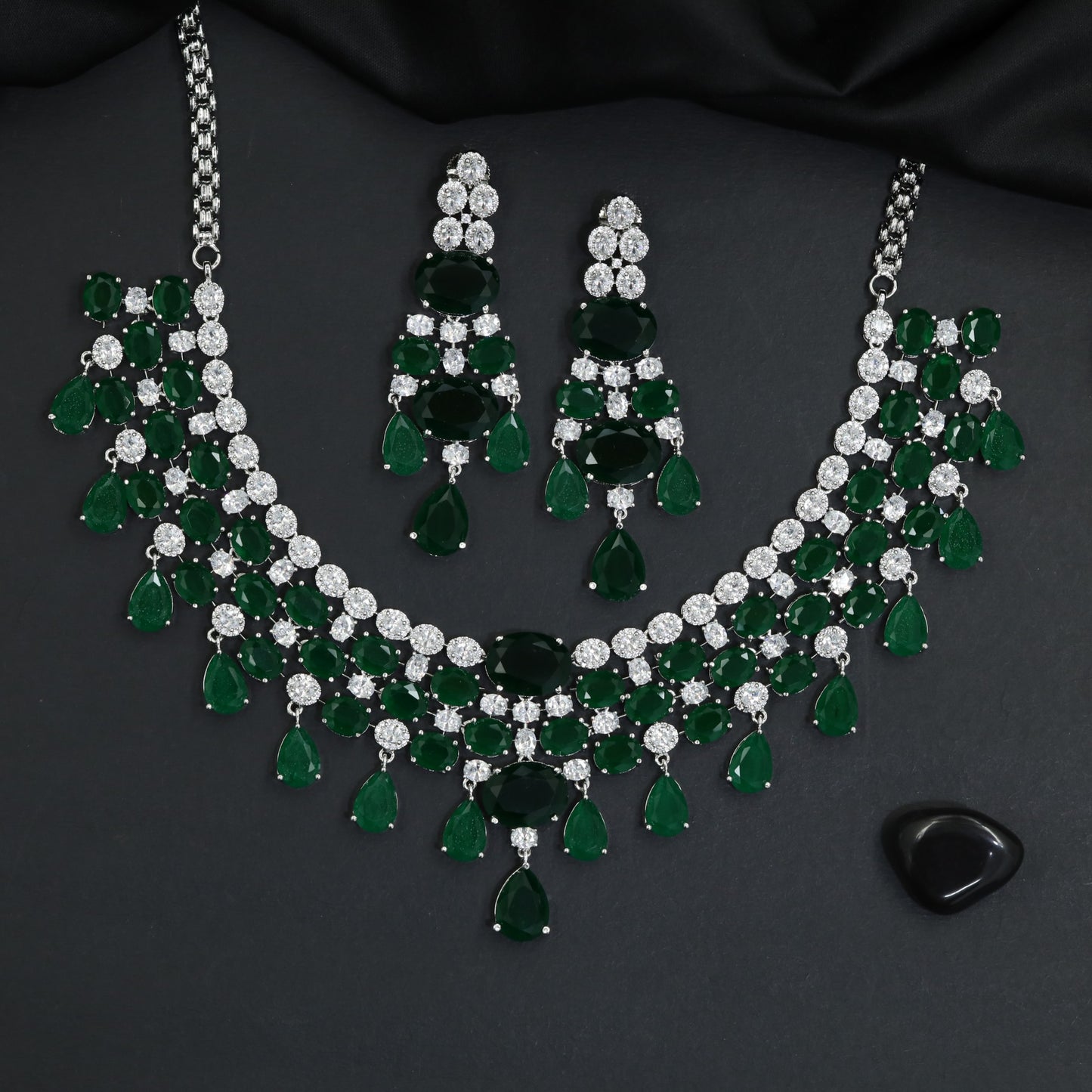 Royal Botanical Rhodium Necklace Set with Floral Cluster Pattern