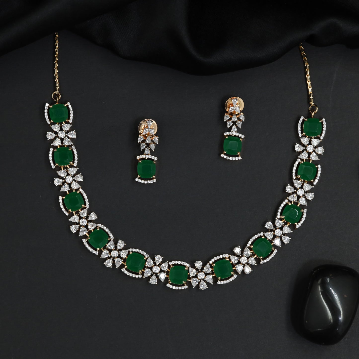 Premium Floral Collar GJ Necklace Set with Coordinated Earrings