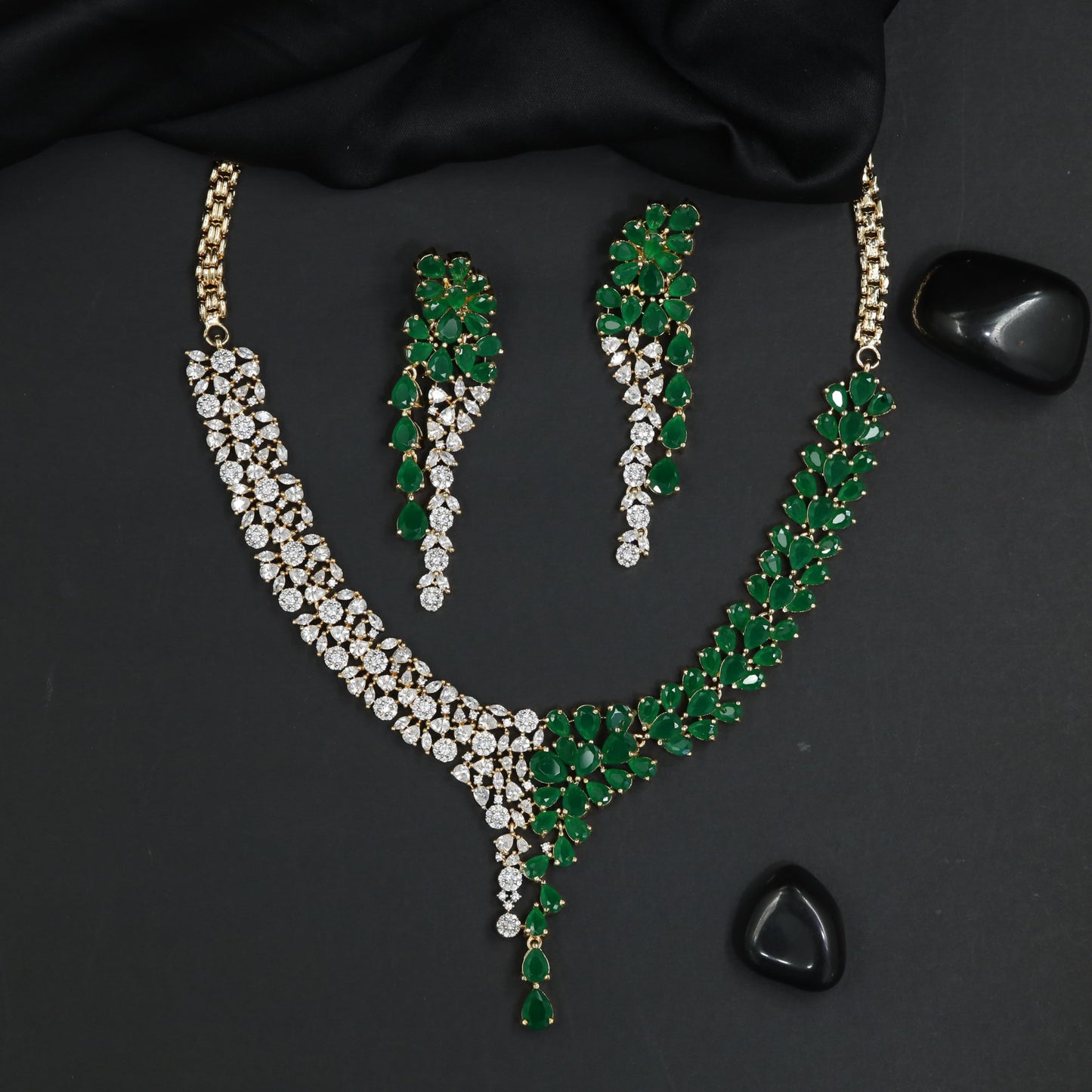 Trend Gj necklace with elegant gemstone tiers