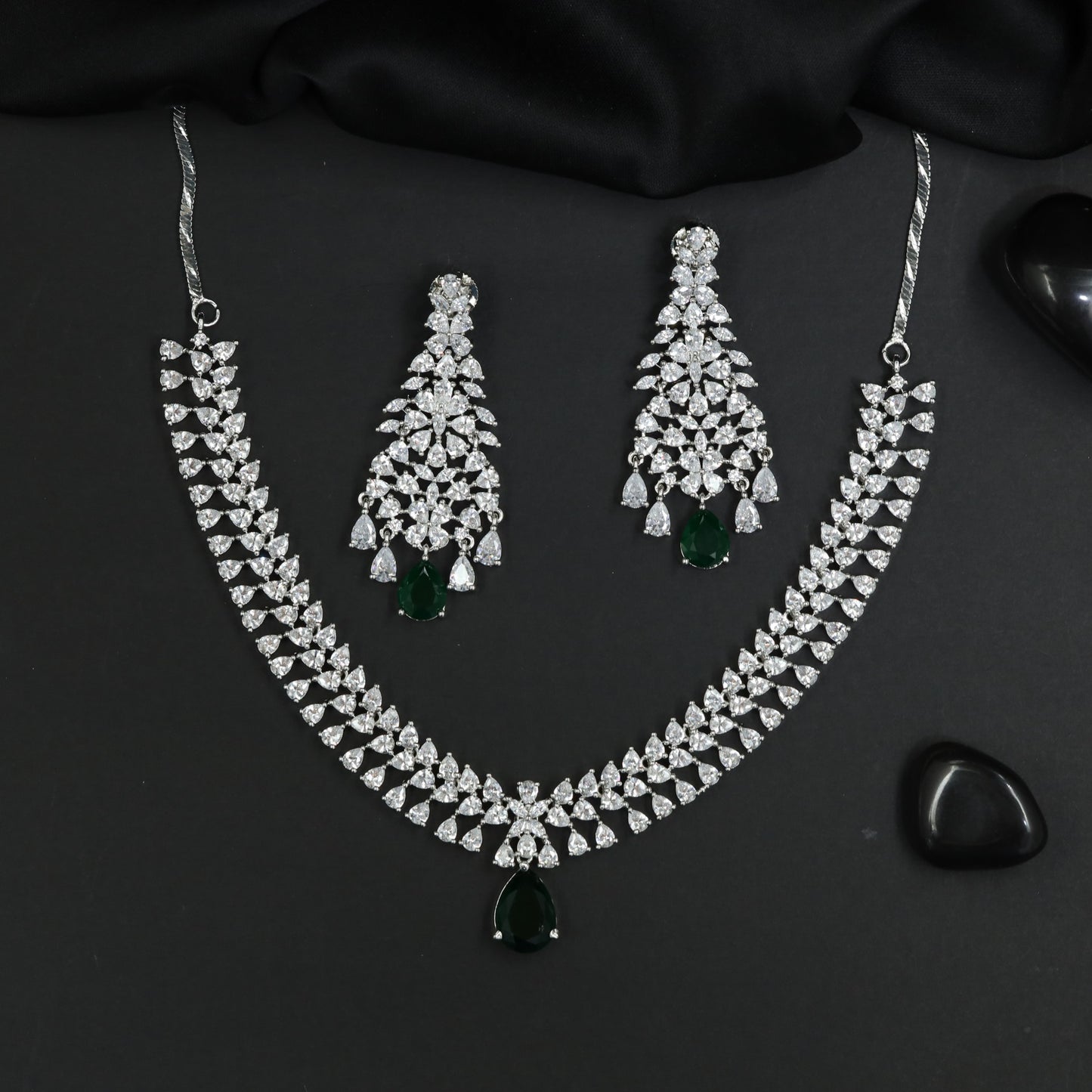 Heritage rhodium necklace featuring symmetrical stone sequence