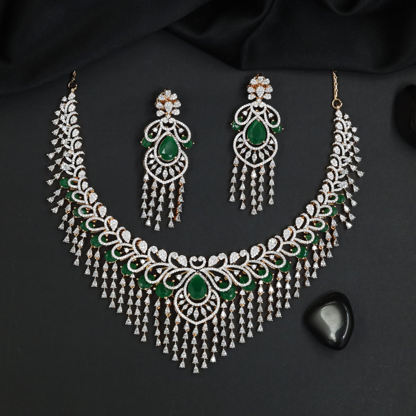 Scalloped Fringe Necklace Set with Oval Halo Centrepiece