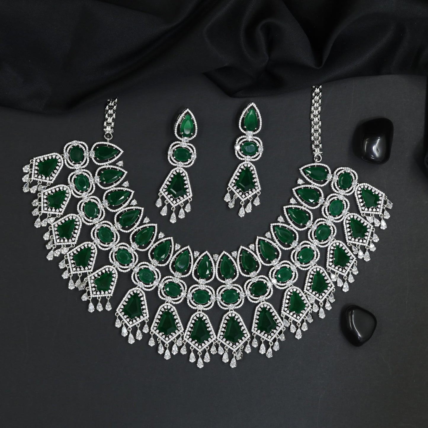 Ornamental Pear Motif Necklace Set with Broad Collar Design