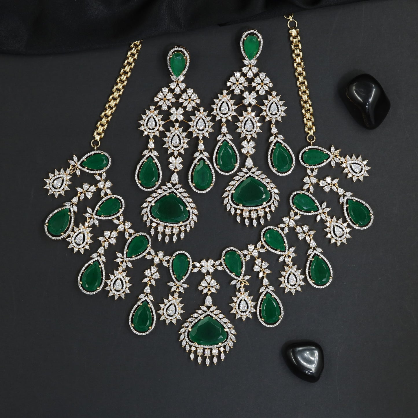 Decorative Floral Necklace Set with Pendant Inspired Accents