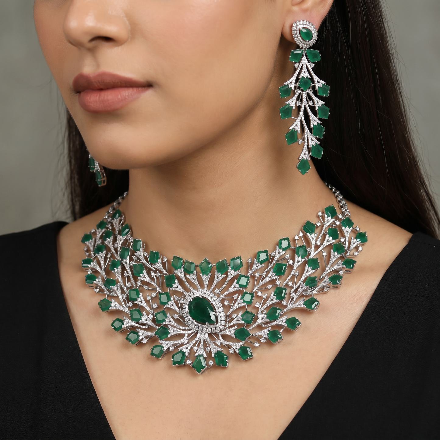 Interlinked Leaf Rhodium Choker with Floral Centre Design