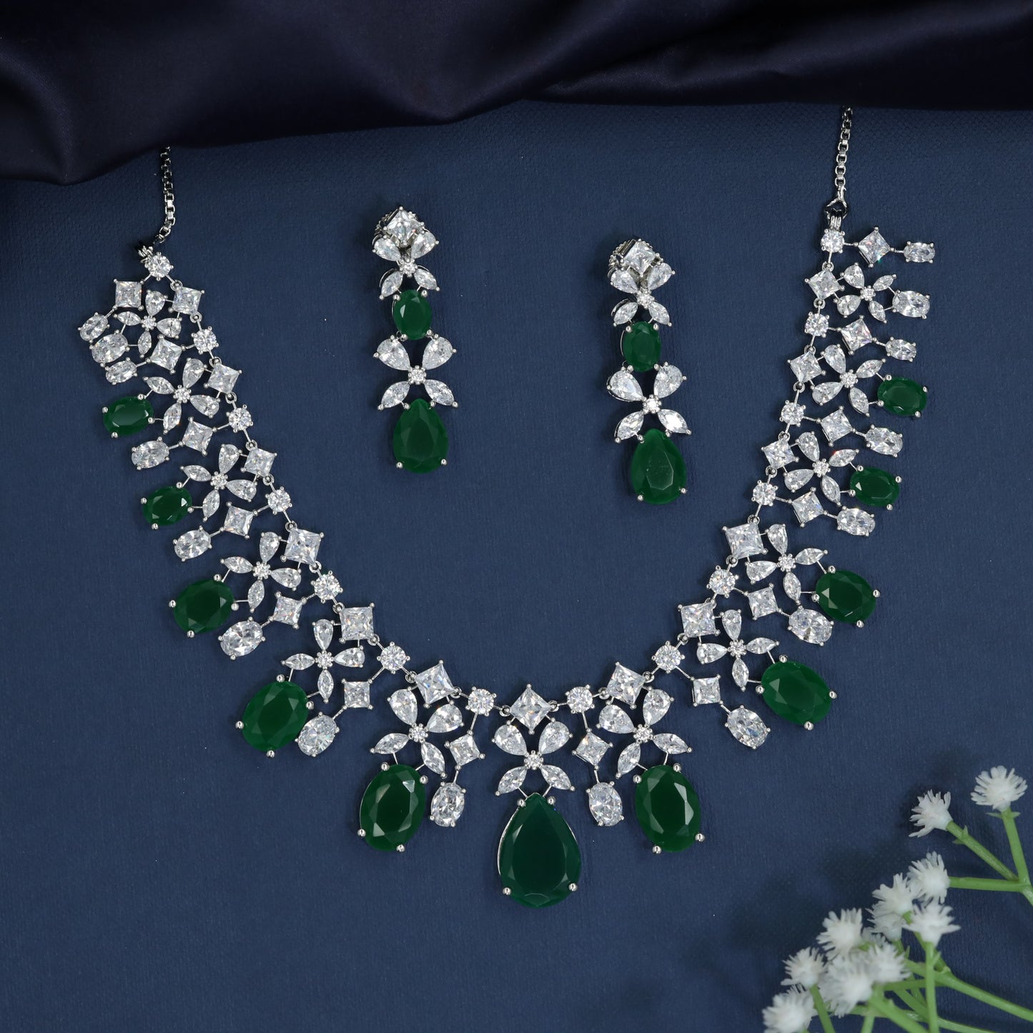 Museum Collection rhodium necklace set with statement neckline profile