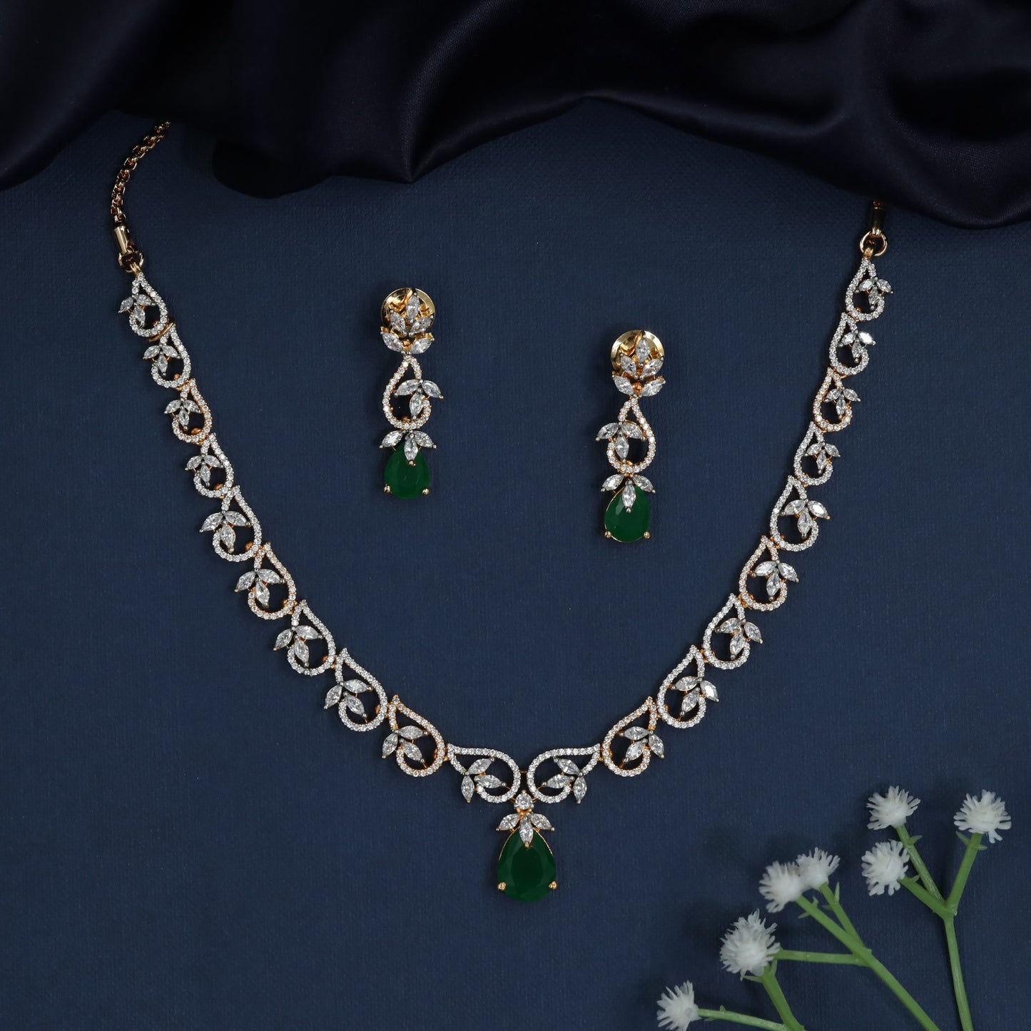Vine Link Necklace with Sculpted Centerpiece Design