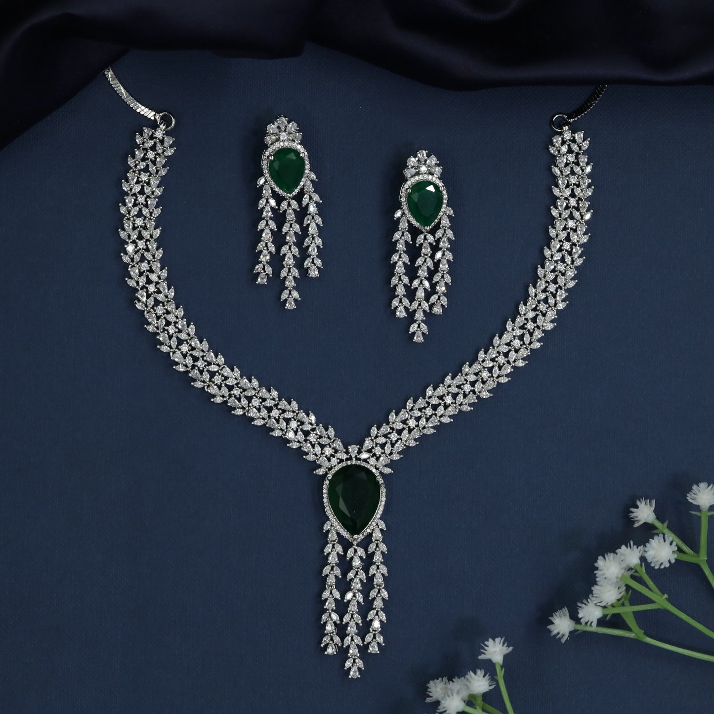 Prestige rhodium necklace with symmetrical stonework precision