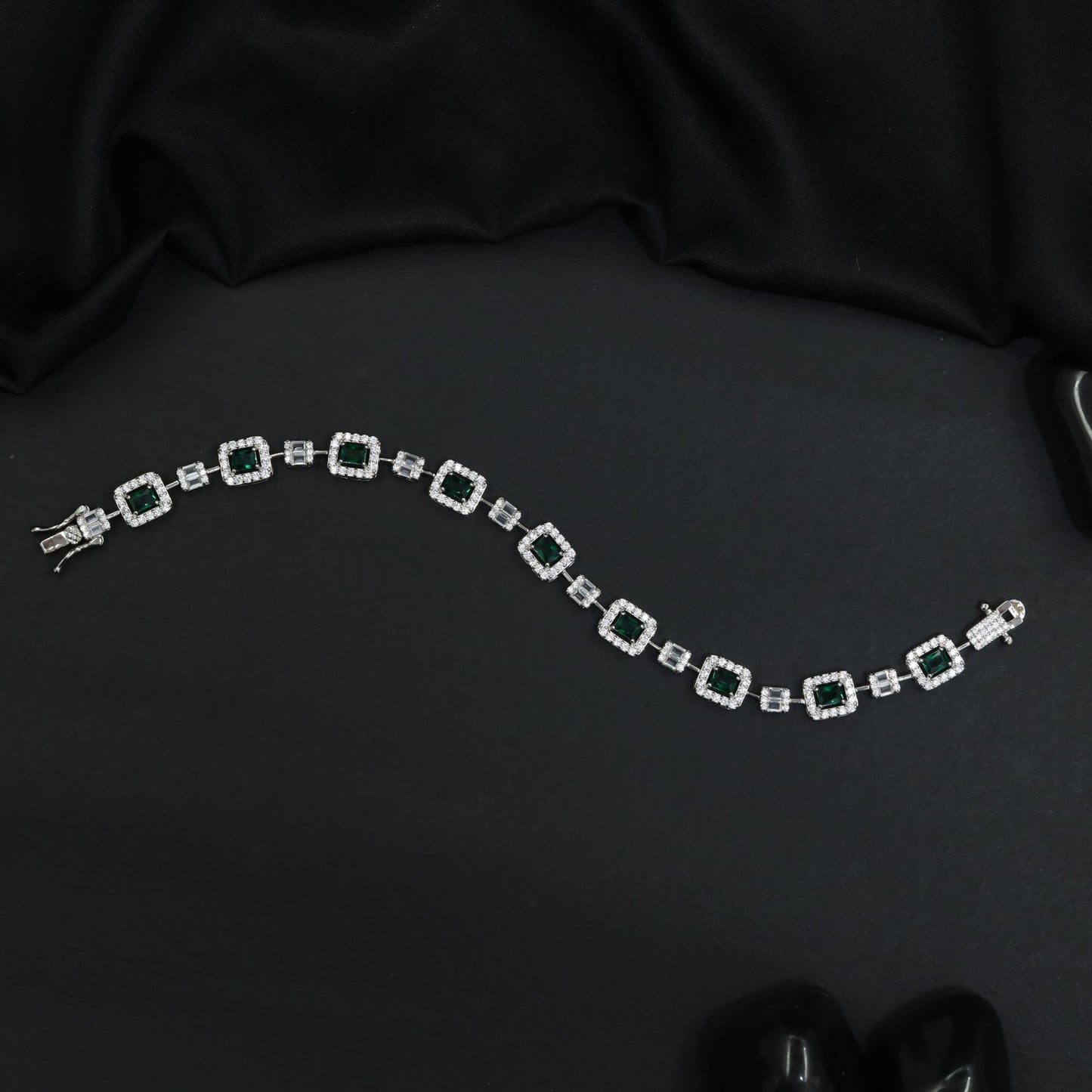 Regal rhodium bracelet with square link sequence