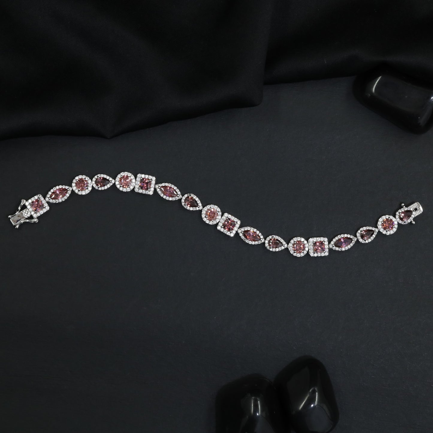 Premium rhodium bracelet with ornamental oval craftsmanship
