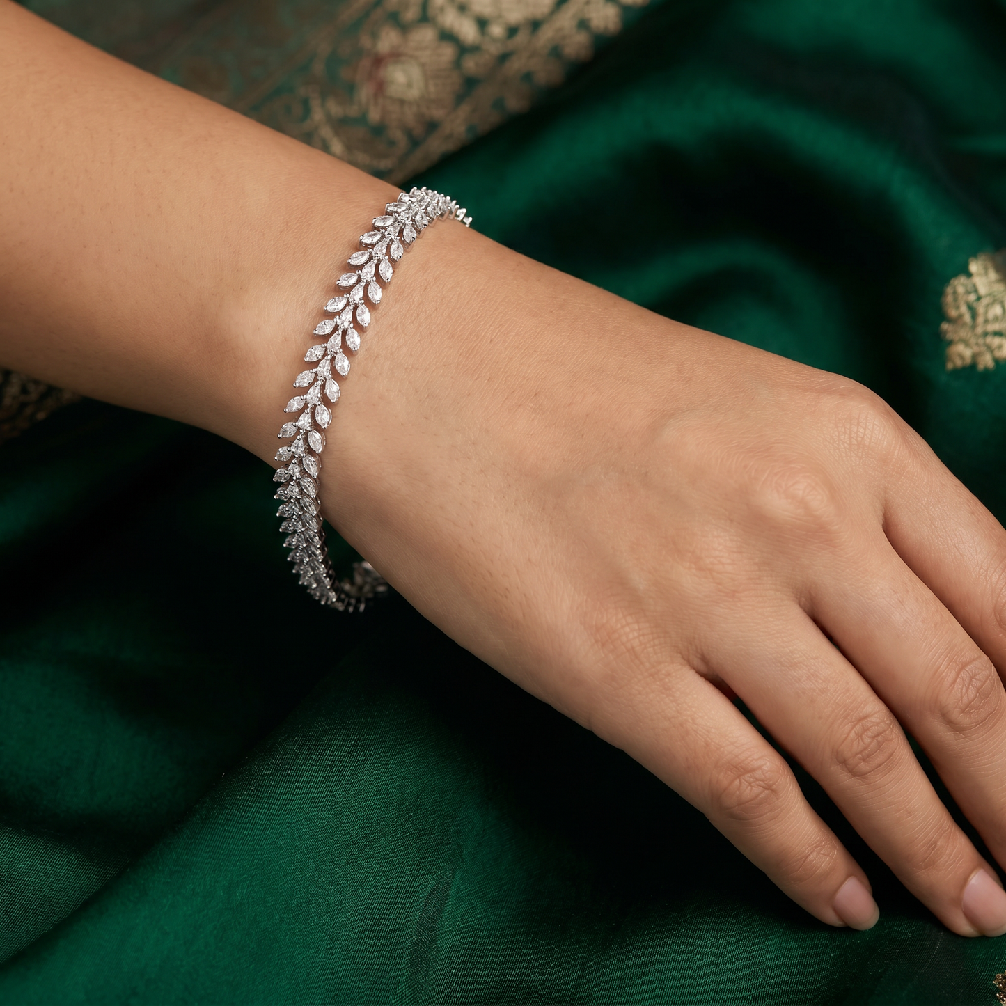 Elegant Leaf Pattern Bracelet with Sparkling Crystals