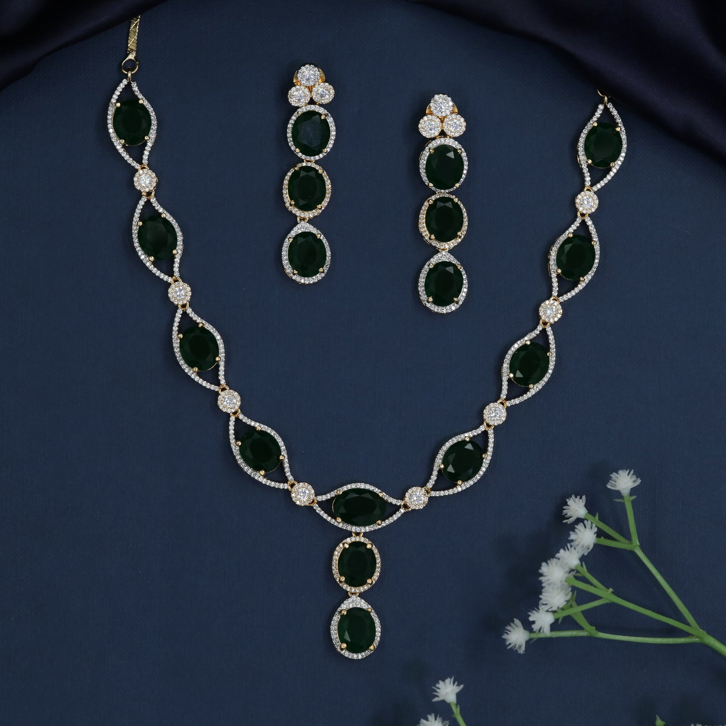 Contemporary Collar Necklace with Oval Frame Silhouette
