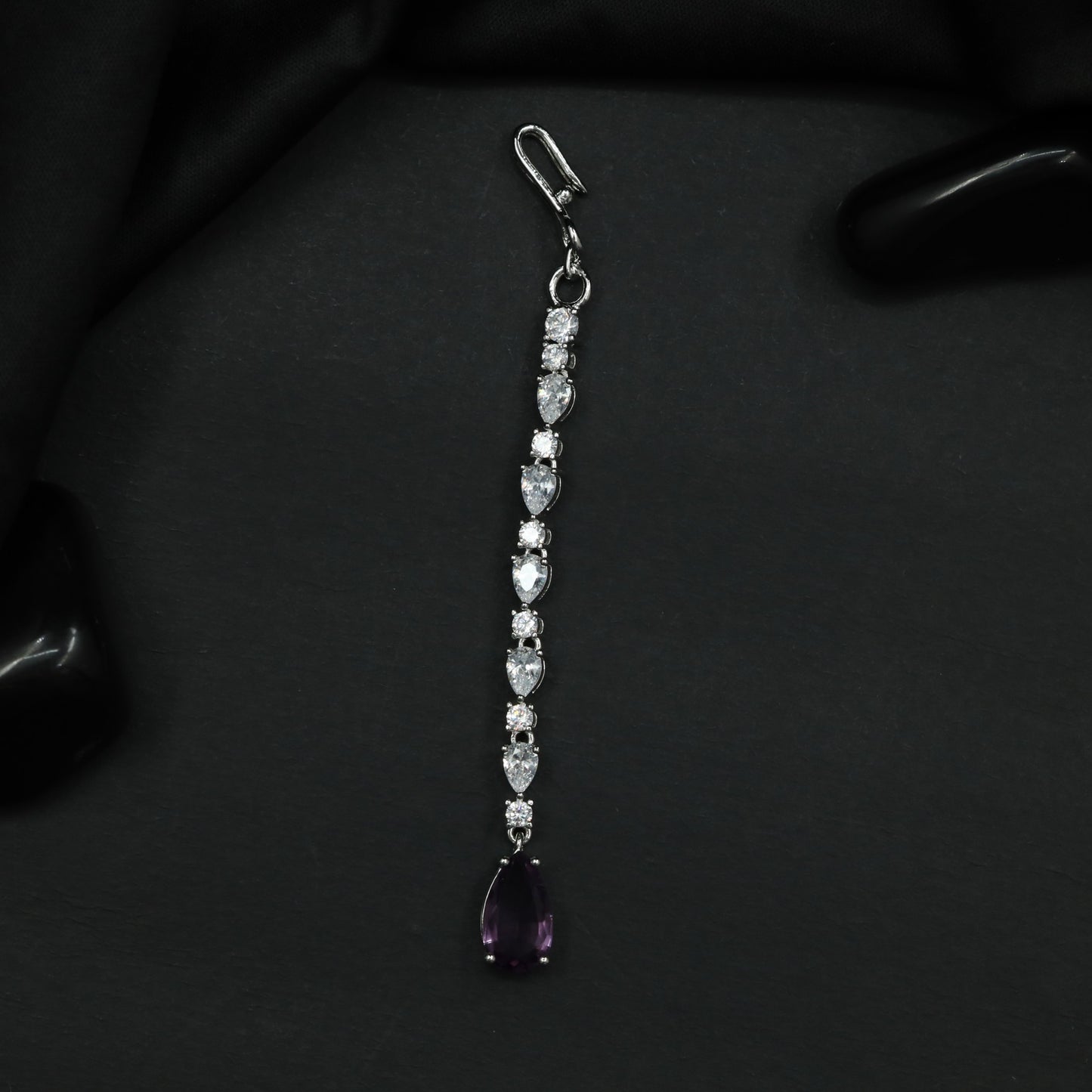 Elegant Tikka with Graduated Pear Elements and Pendant Detail