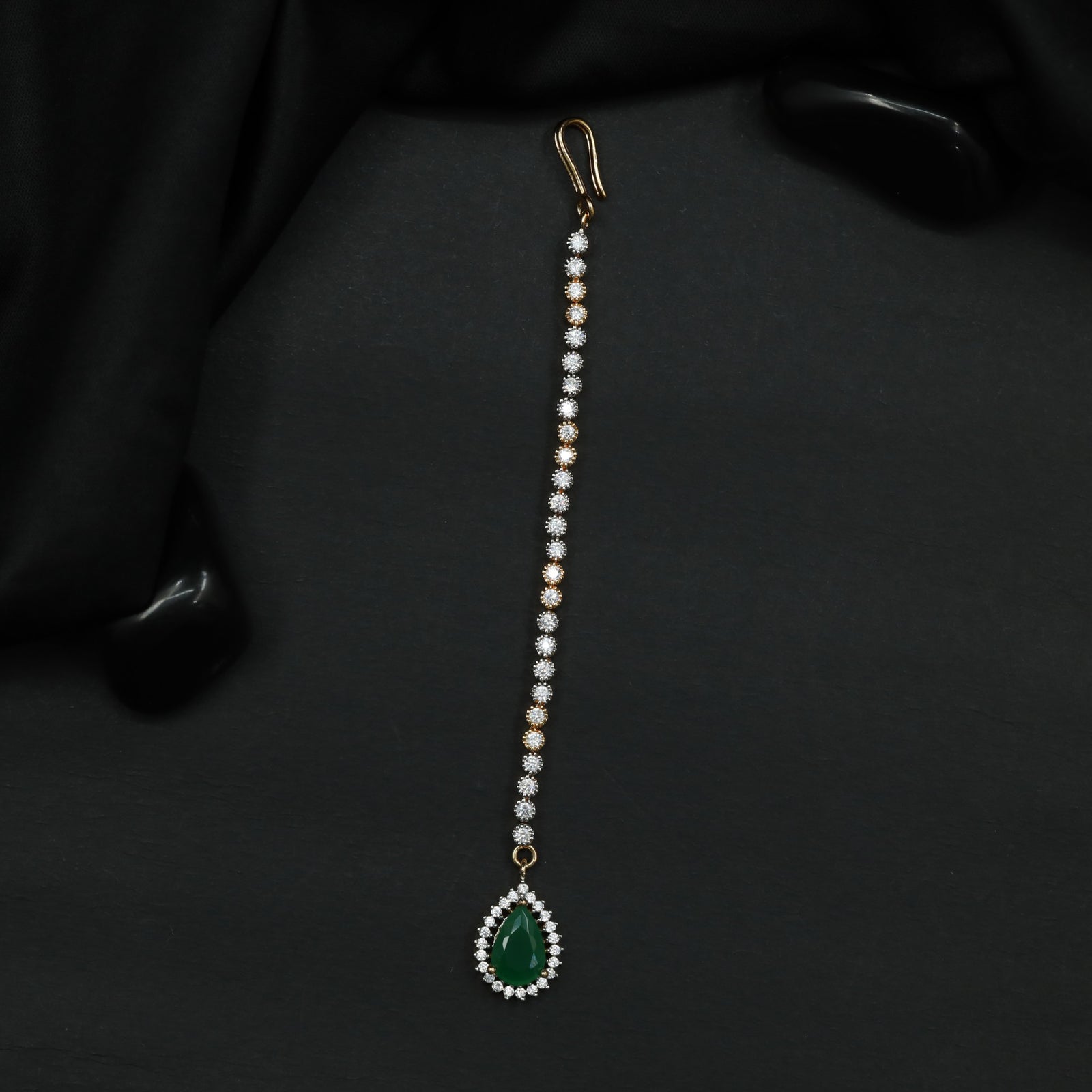 Minimalist Tikka with Pear Shaped Pendant Design