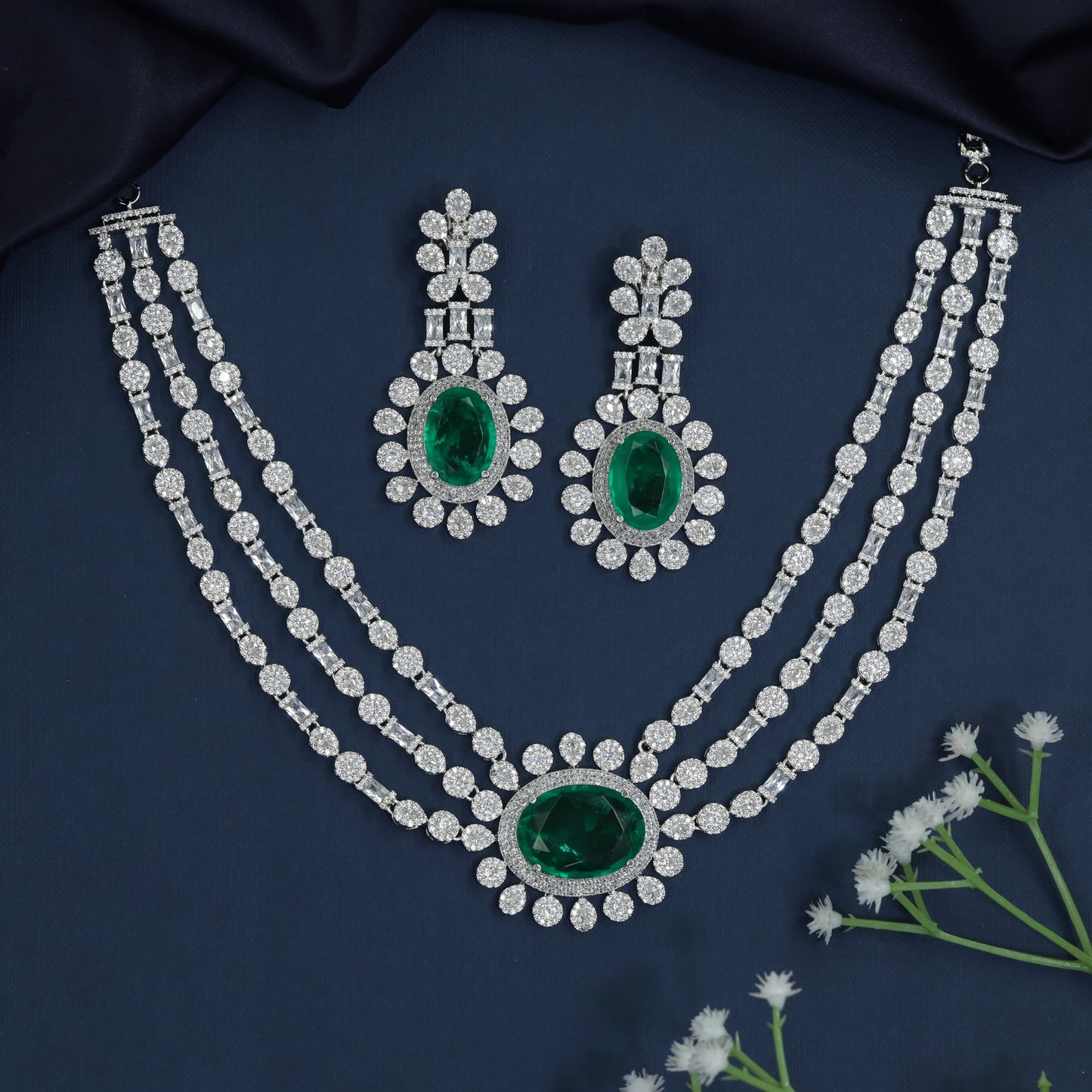 Editorial pick necklace with triple strand detailing