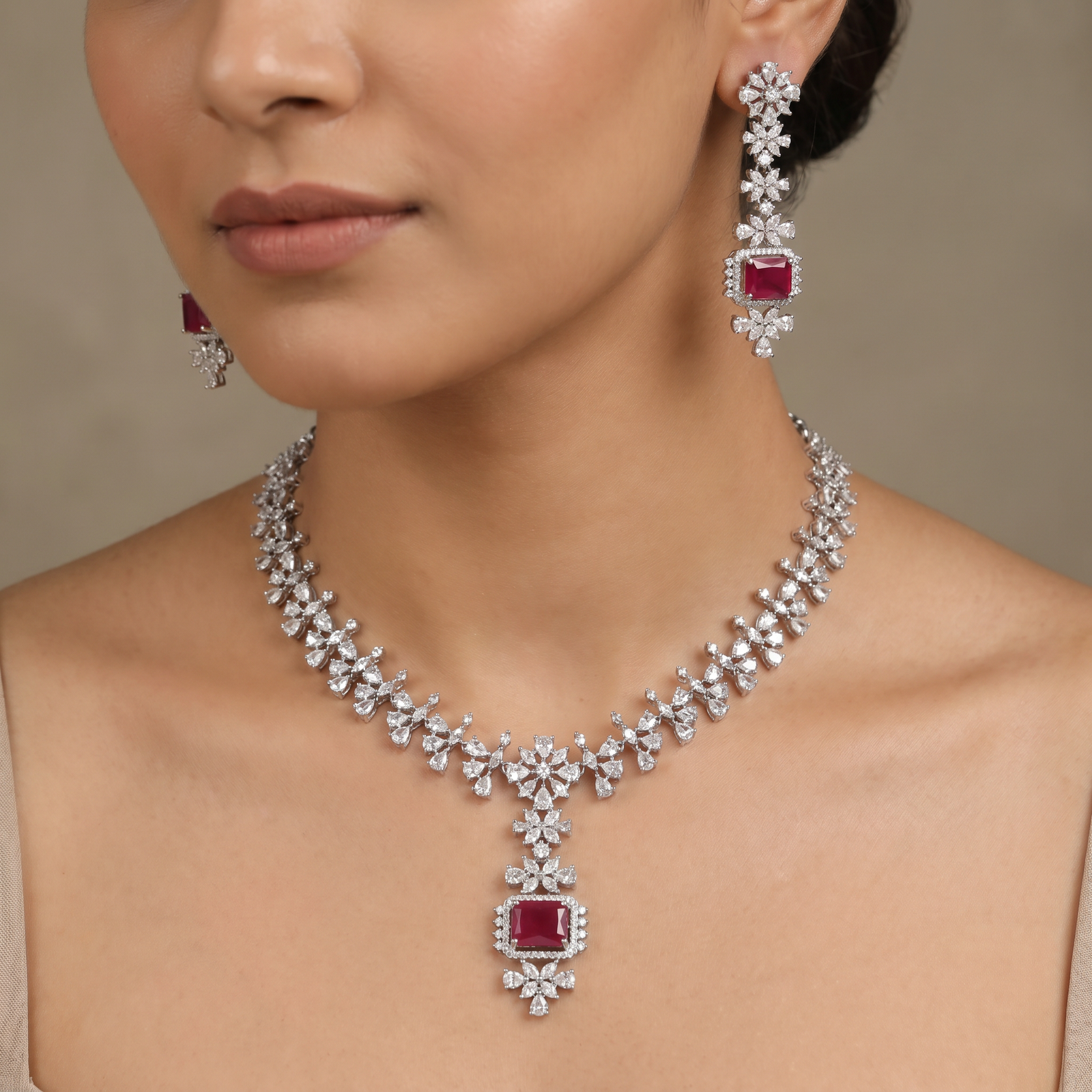 Occasion wear necklace with framed pendant styling