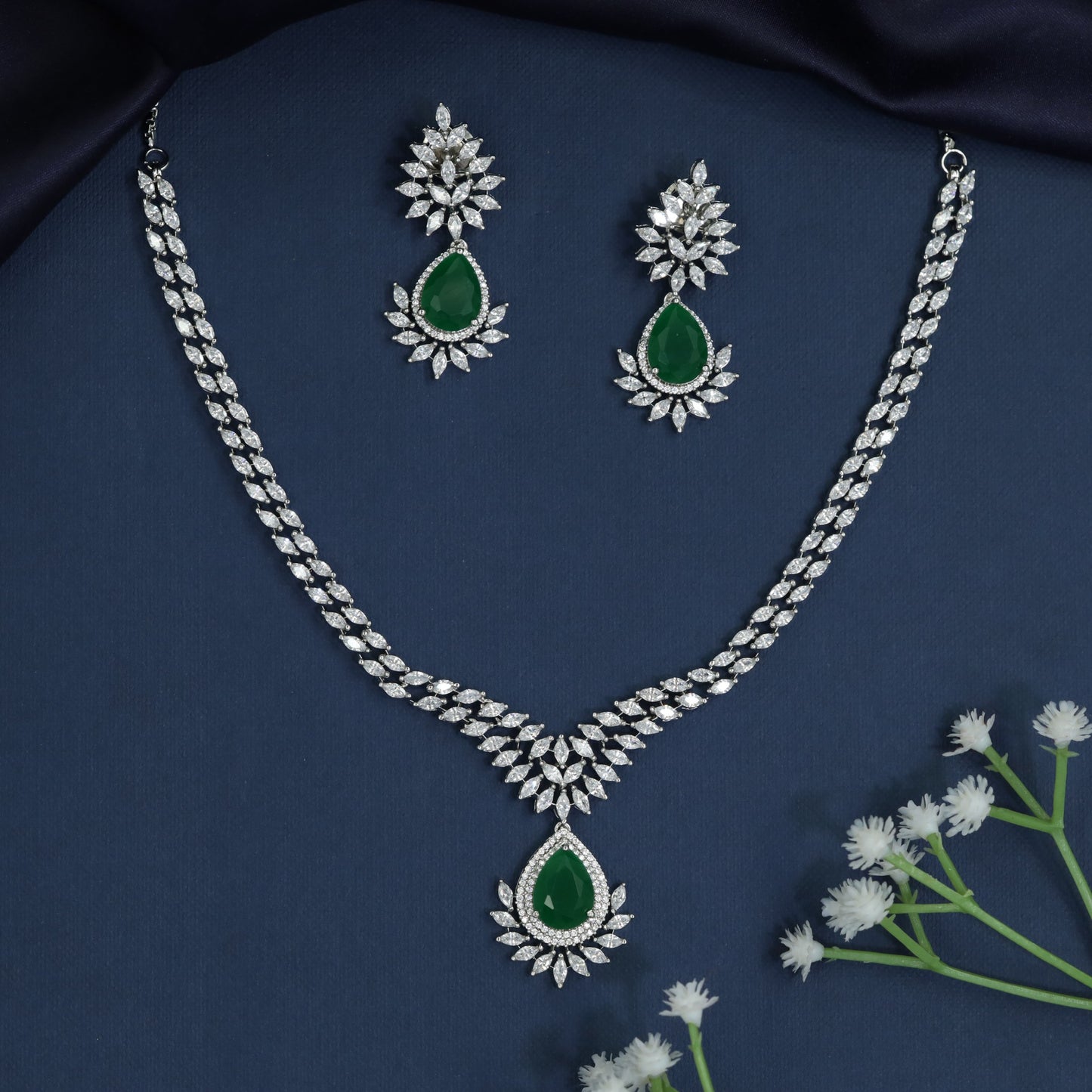 Tapered leaf necklace with pear drop centerpiece