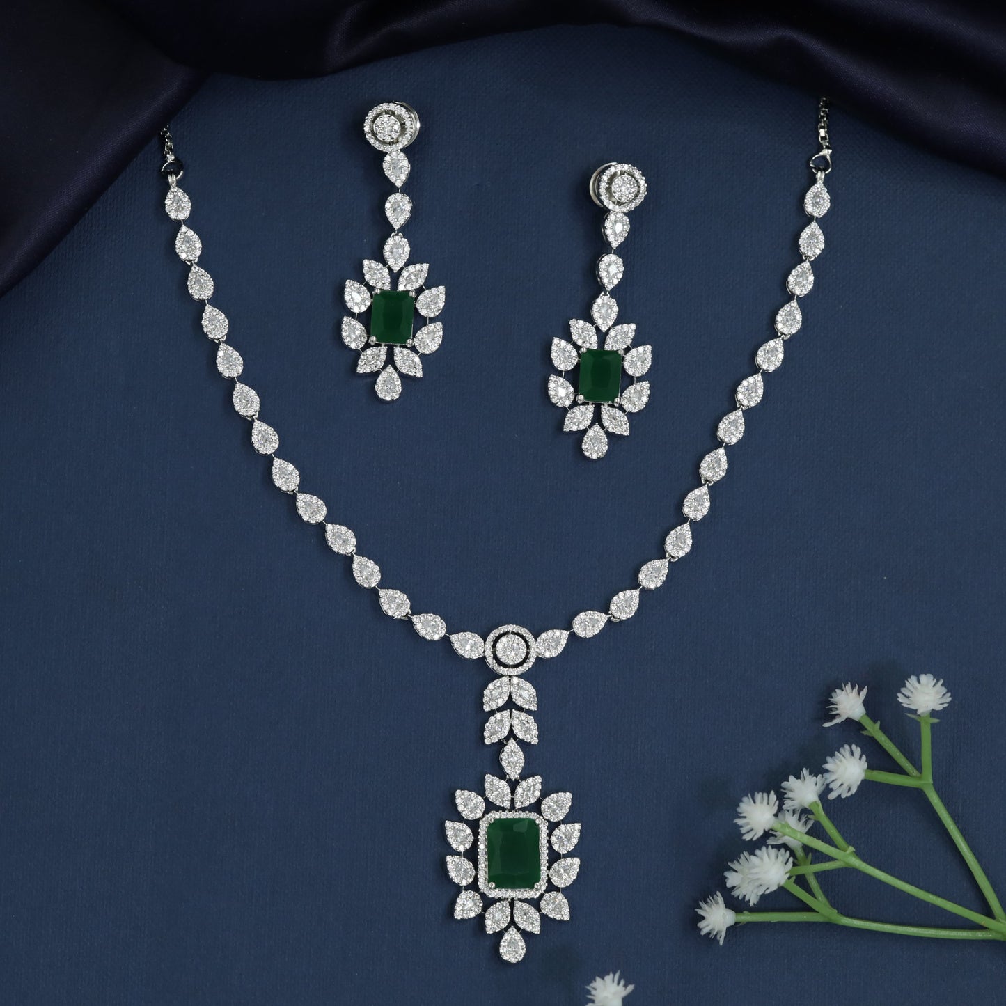 Trend edit necklace with framed centerpiece accent