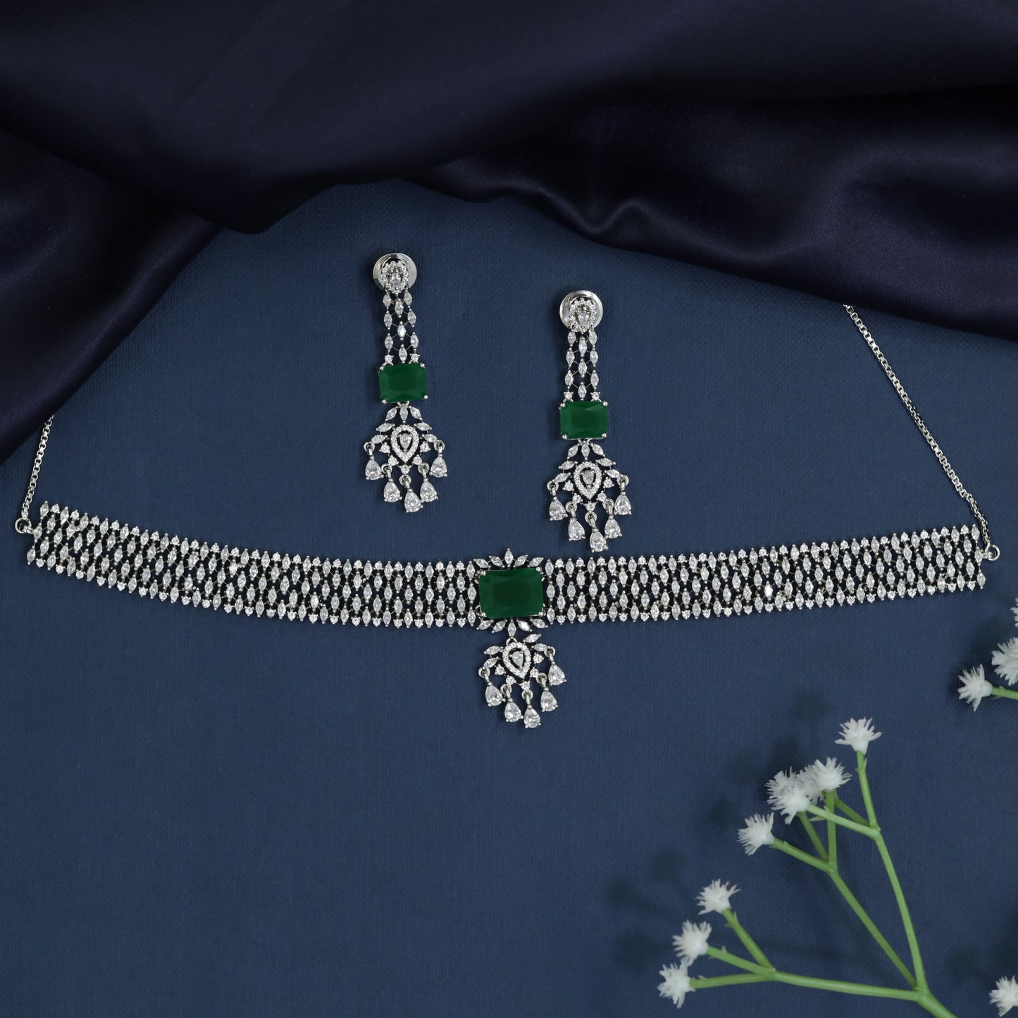 Lattice weave choker with chandelier drop centerpiece