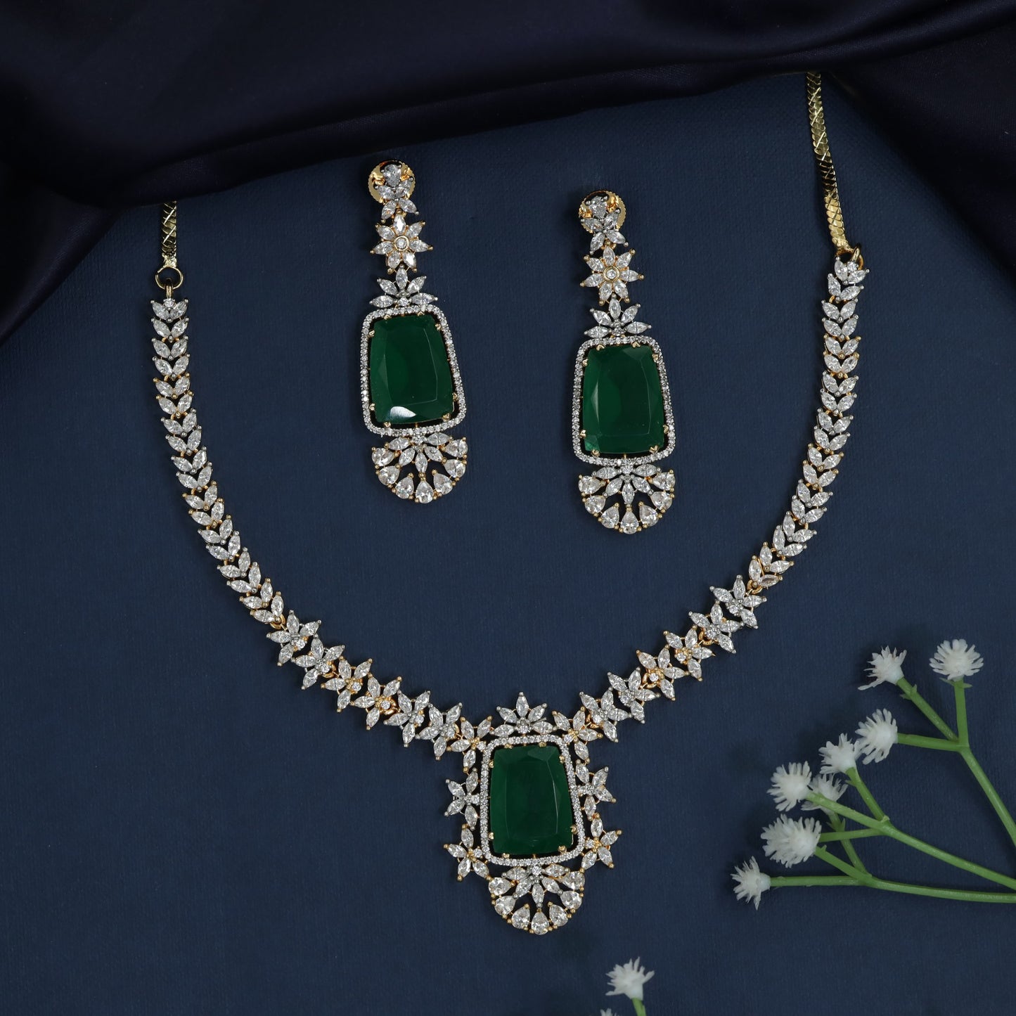 Crest Garland Necklace with Pavilion Drop Centerpiece