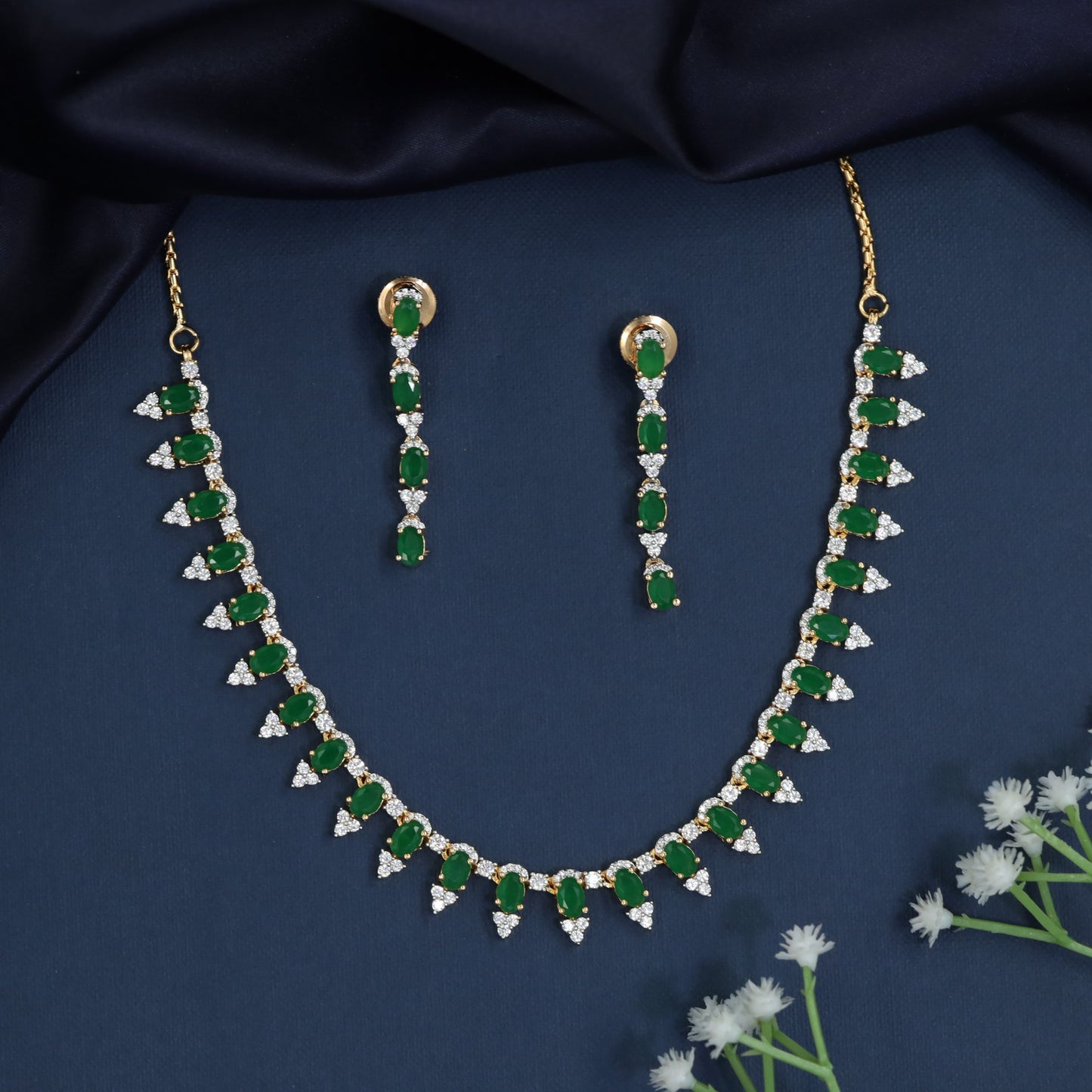 Gj Necklace with Garland Link Construction and Fringe Accent Border