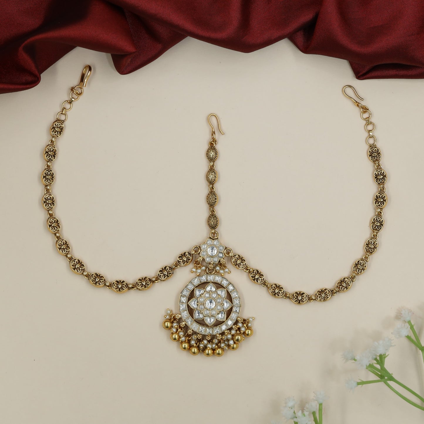 Ornate Antique Head Set Finished with Detailed Circular Borders and Seed Accents