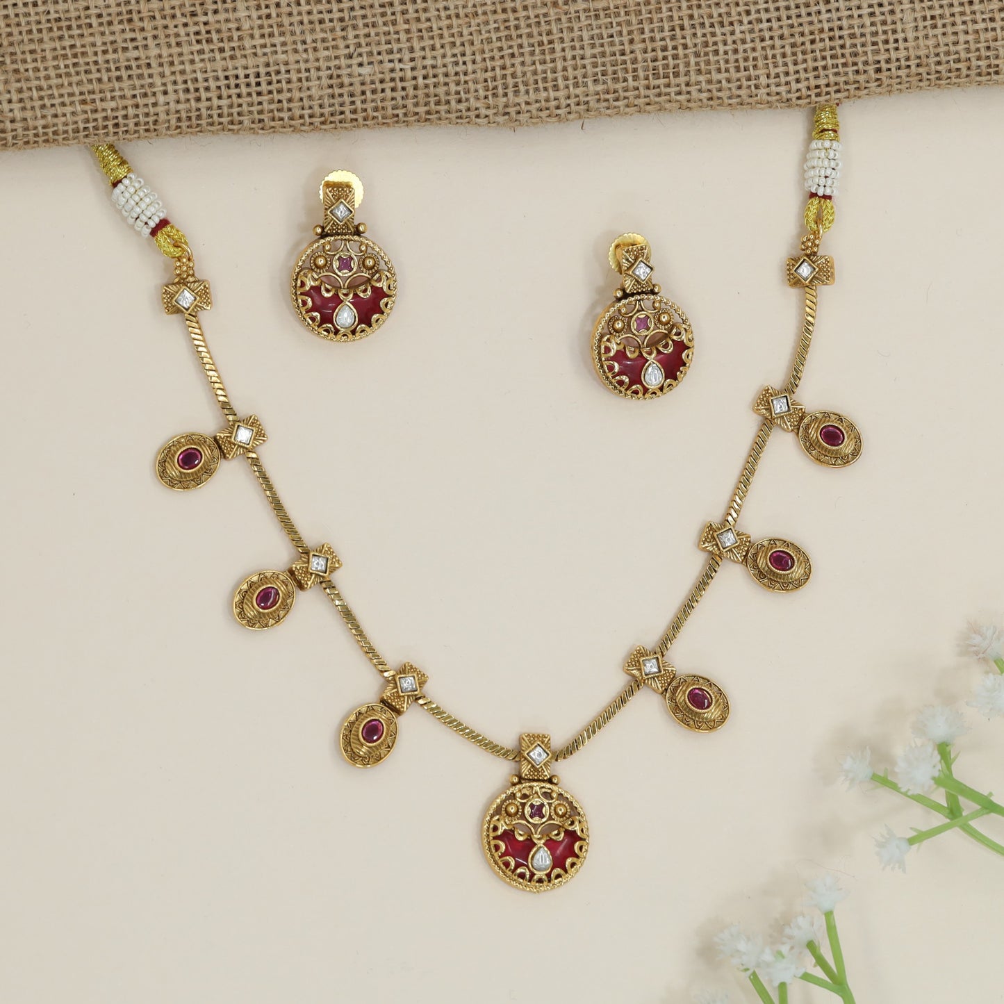 Classic Kundan Necklace Featuring Openwork Round Medallions and Flat Chains