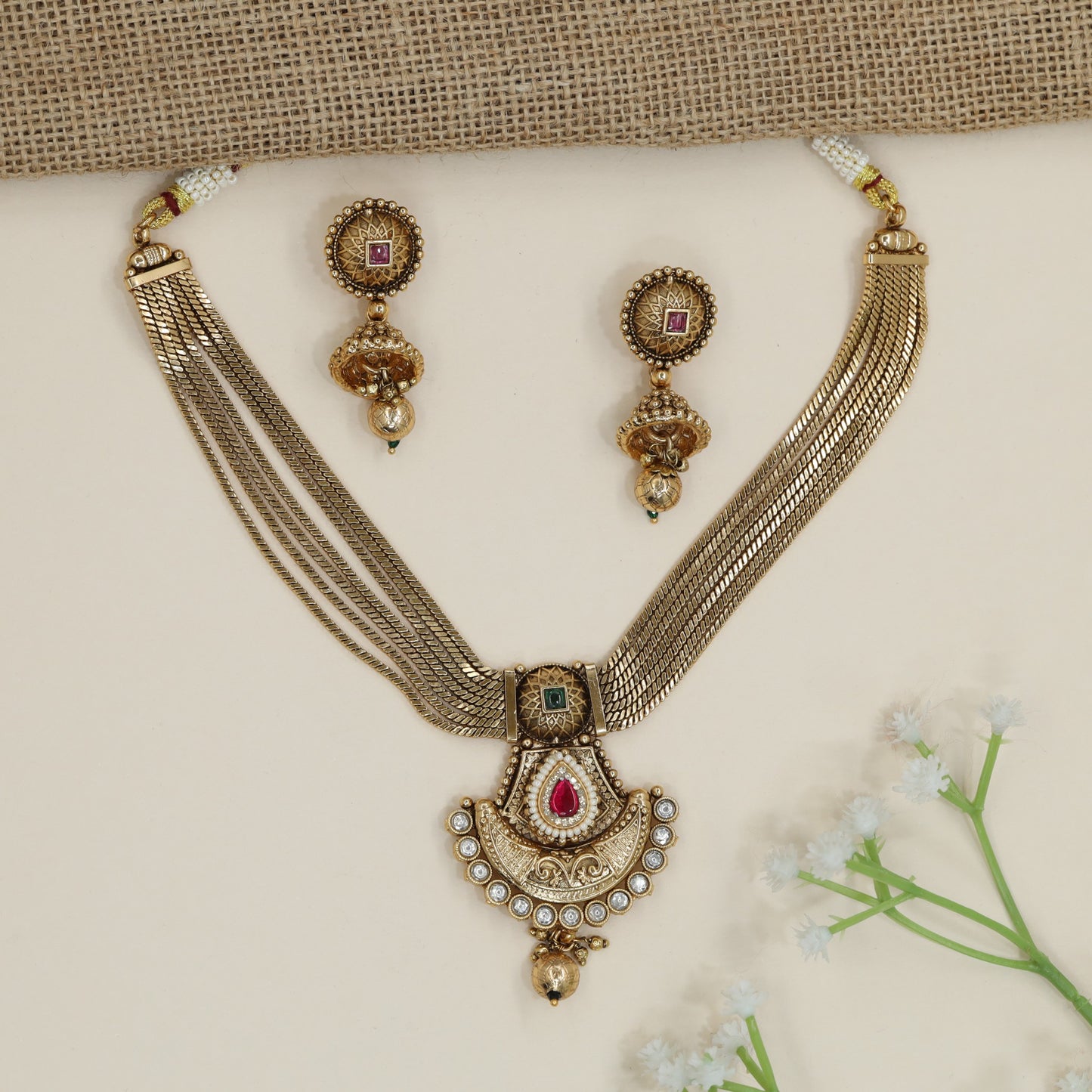 Intricate Kundan Necklace with Sculpted Centrepiece Design