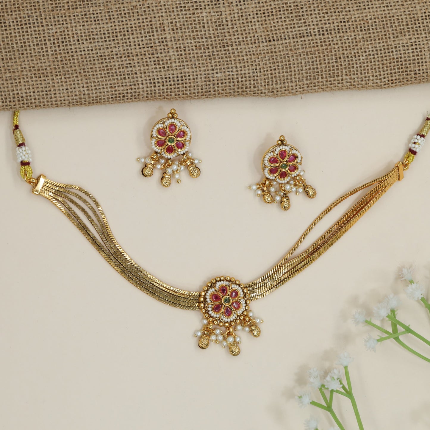 Floral pendant kundan choker with layered collar design