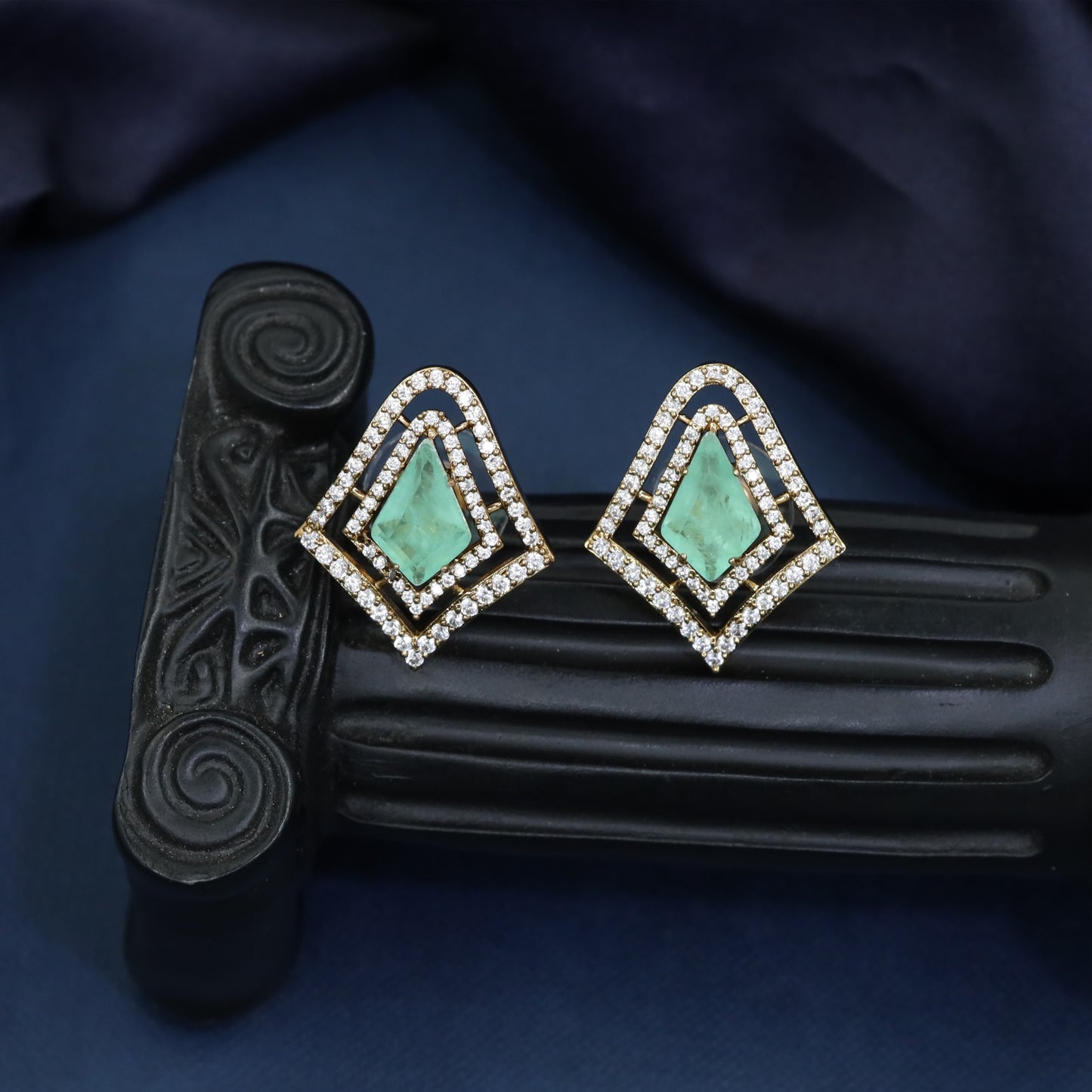 Royal Gj stud with radiant centerpiece arrangement