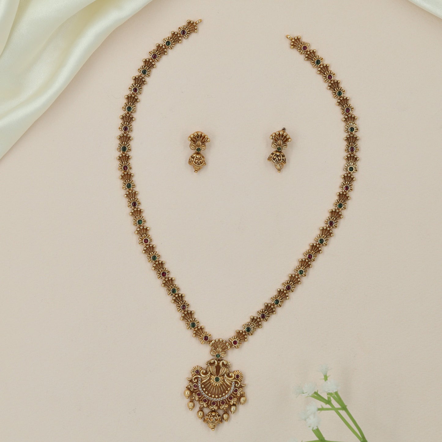 Grand long haara with detailed peacock pendant and heritage link design