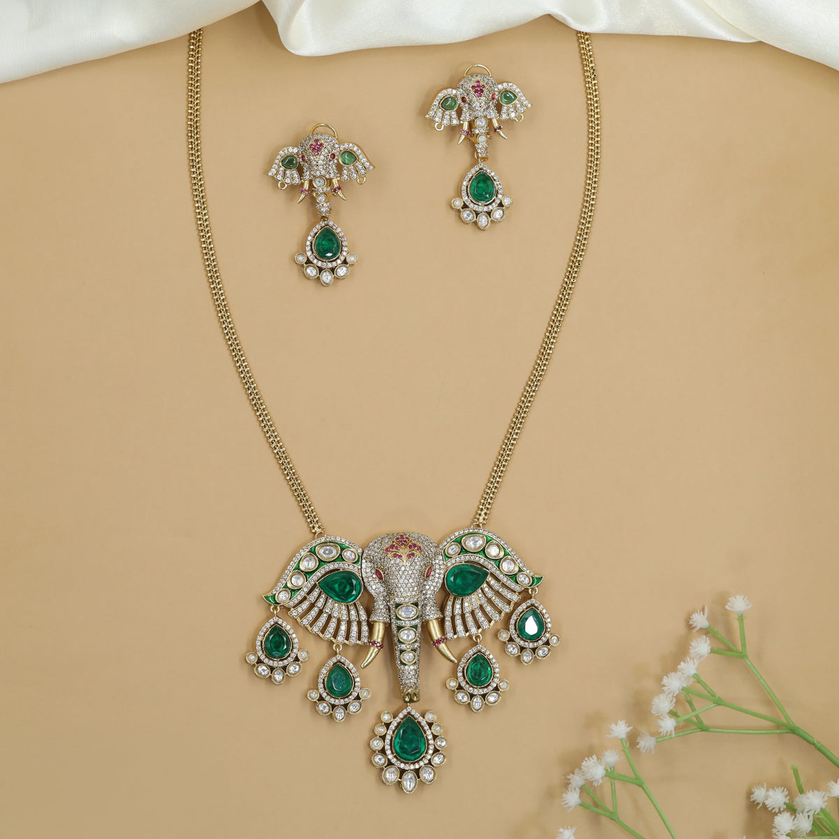 Classic Kundan chain with Pendant and sculpted elephant centerpiece